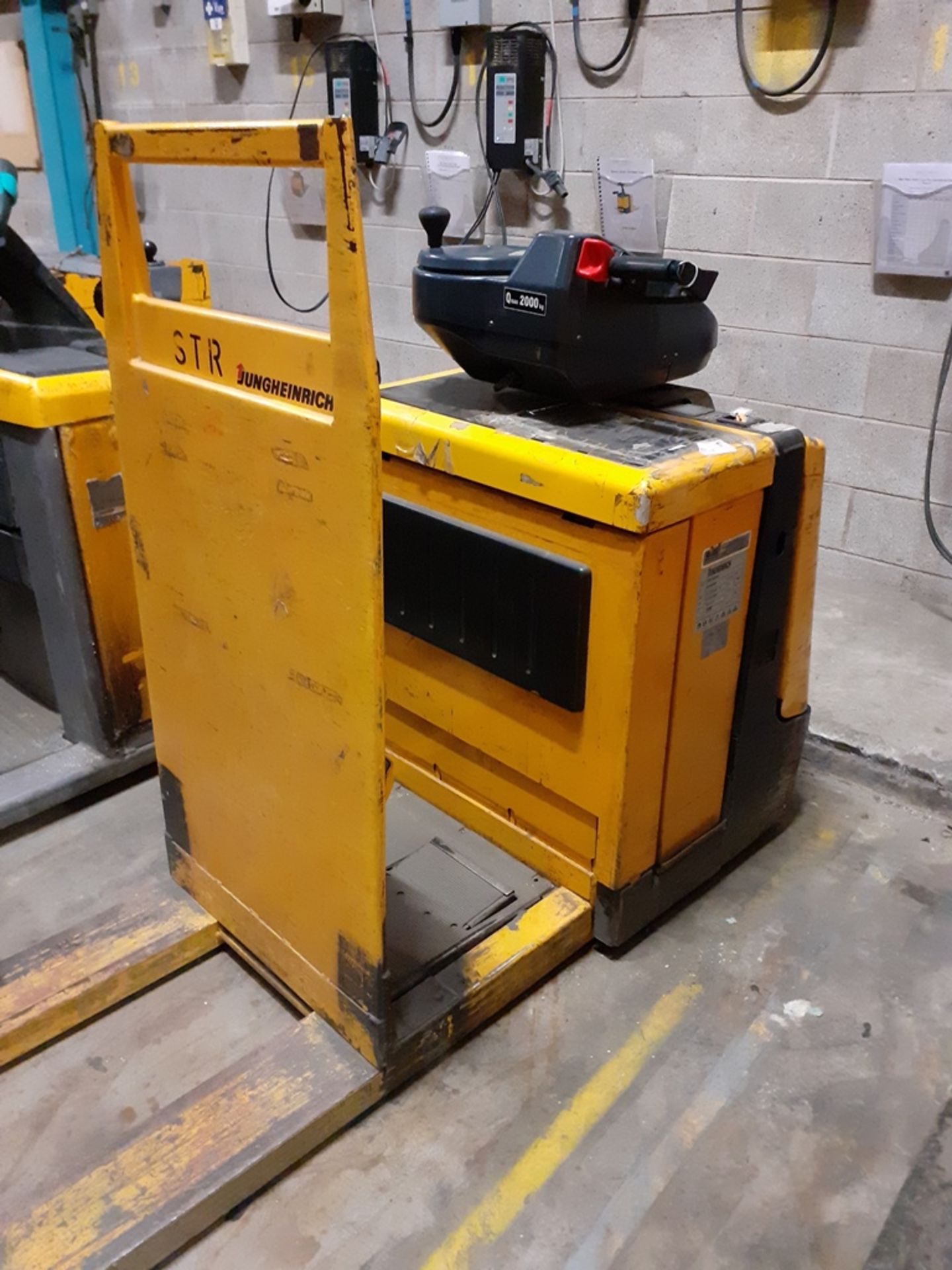 Jungheinrich ECE 20 electric order picker pallet truck, s/n 80066795, year 1994, with battery & - Image 3 of 5