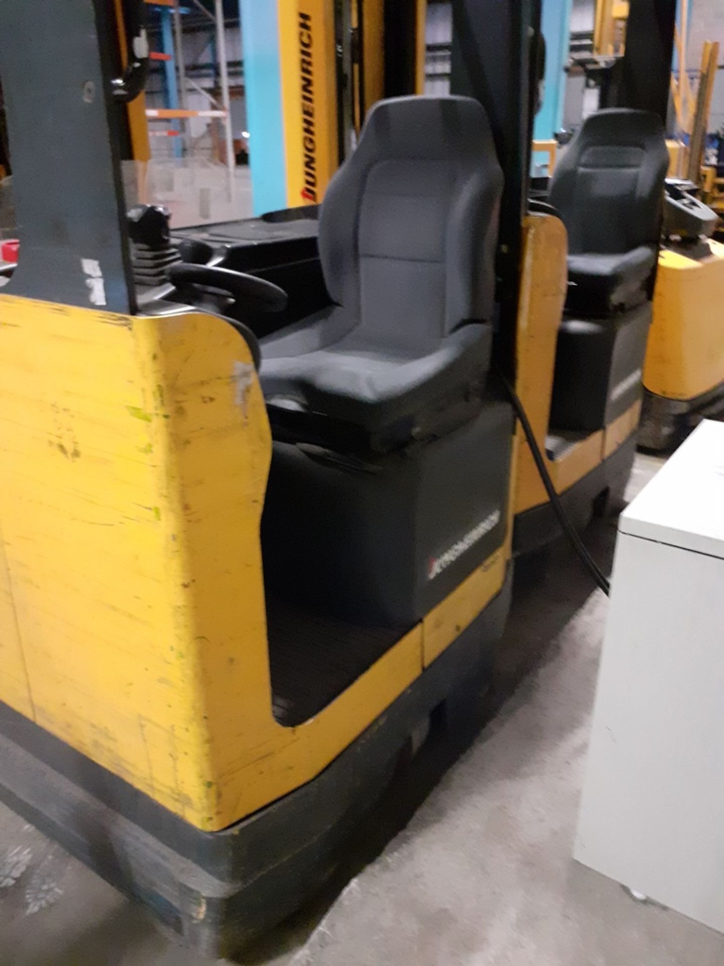 Jungheinrich ETV 16 reach truck, s/n 80522553, year 1996, with battery & VHB charger, s/n 988400 ( - Image 3 of 8