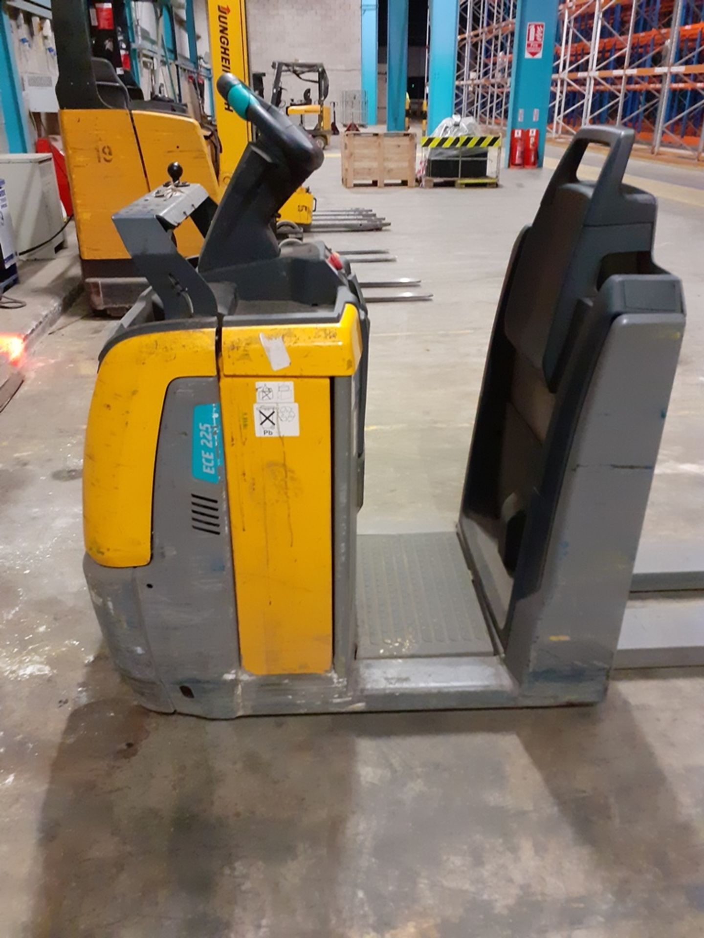 Jungheinrich ECE 225 electric order picker pallet truck, s/n 91613926, year 2017, with battery & - Image 3 of 6
