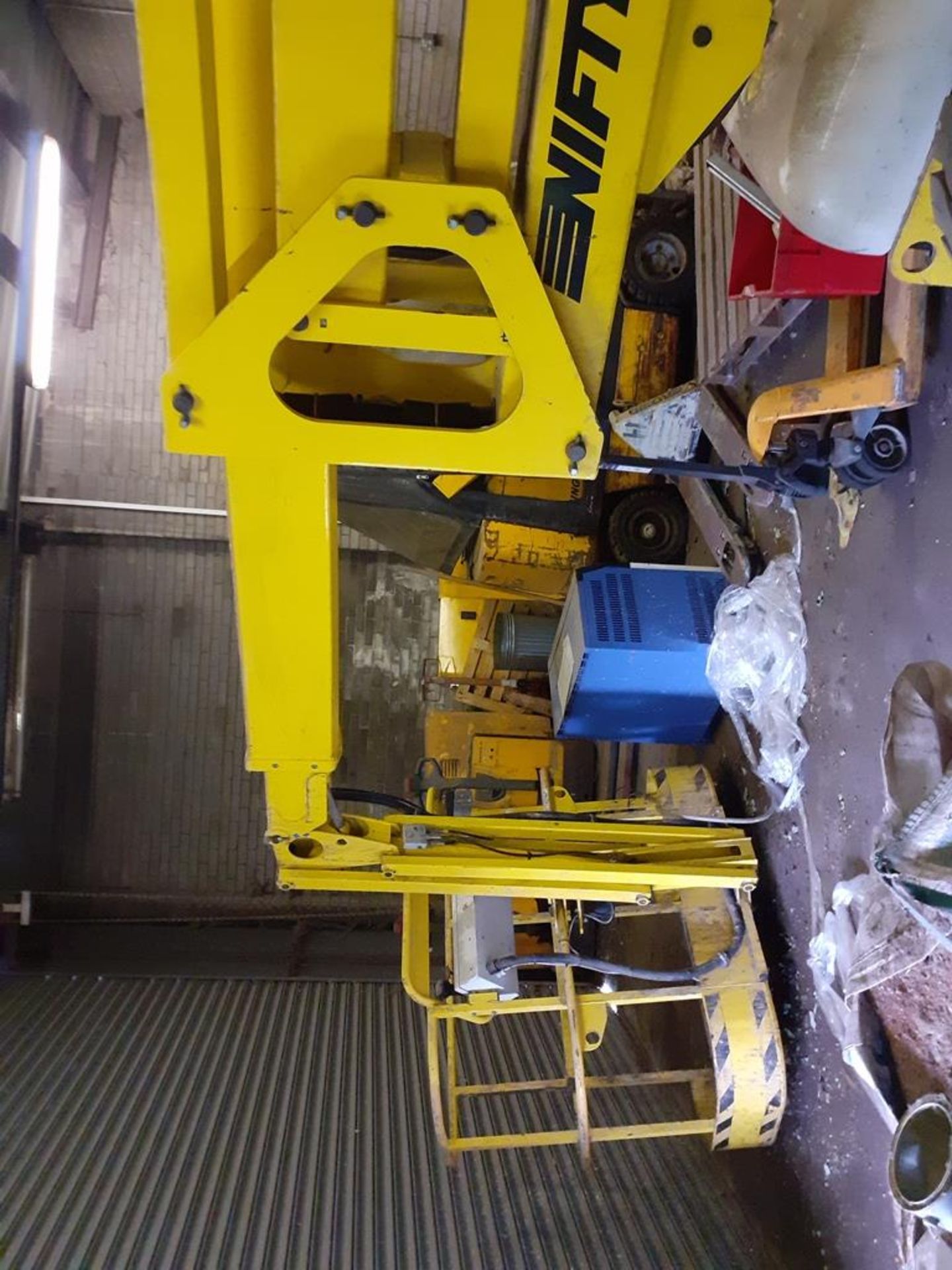 Nifty Lift HR15 NDE MEWP, s/n 157344, YOM 2000, weight 6100kg, dual power, 2 person rated (Non- - Image 2 of 8