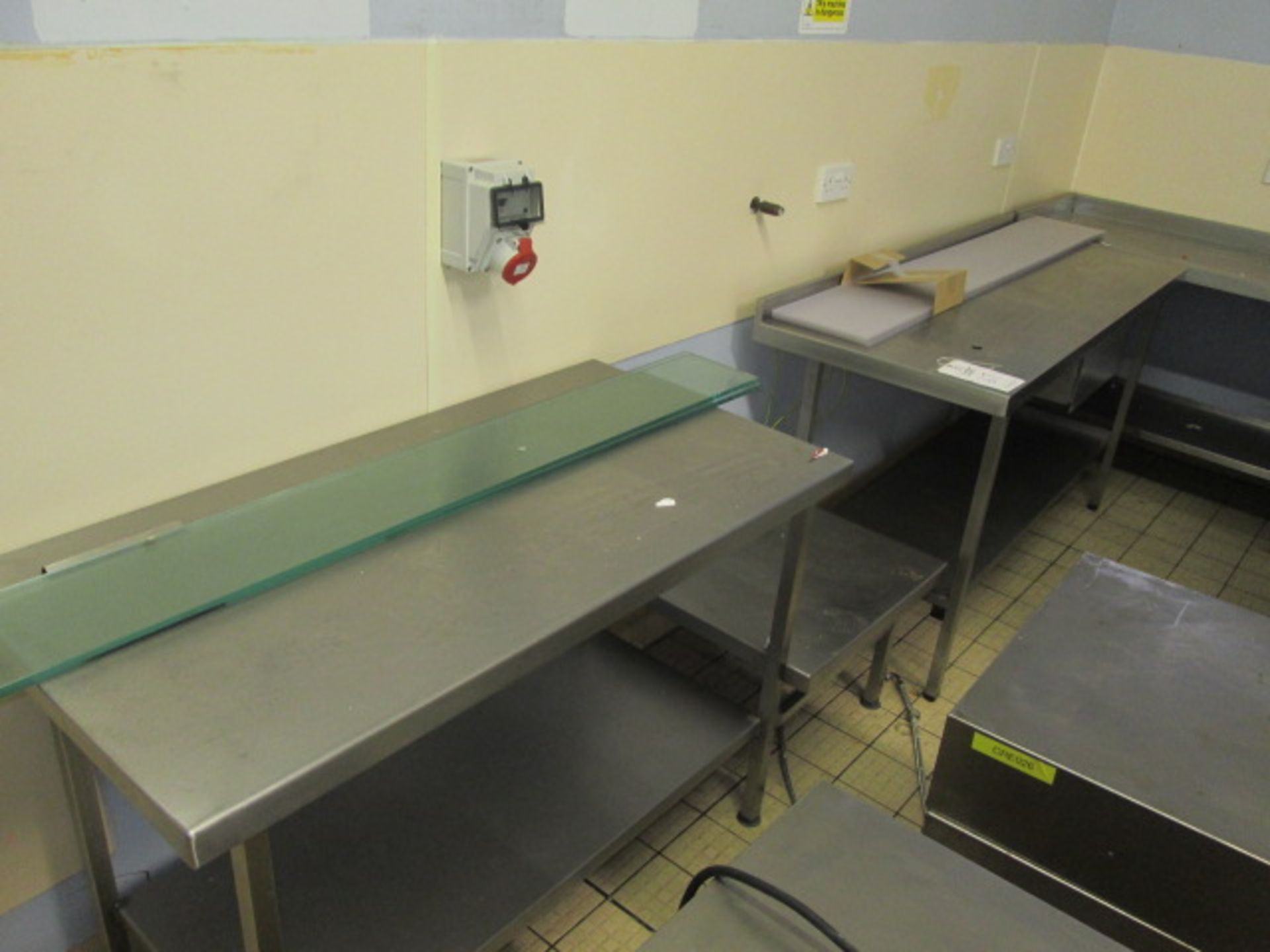 9 - assorted stainless steel prep benches with undershelves, 2 deep twin bowl stainless steel wash - Image 9 of 10