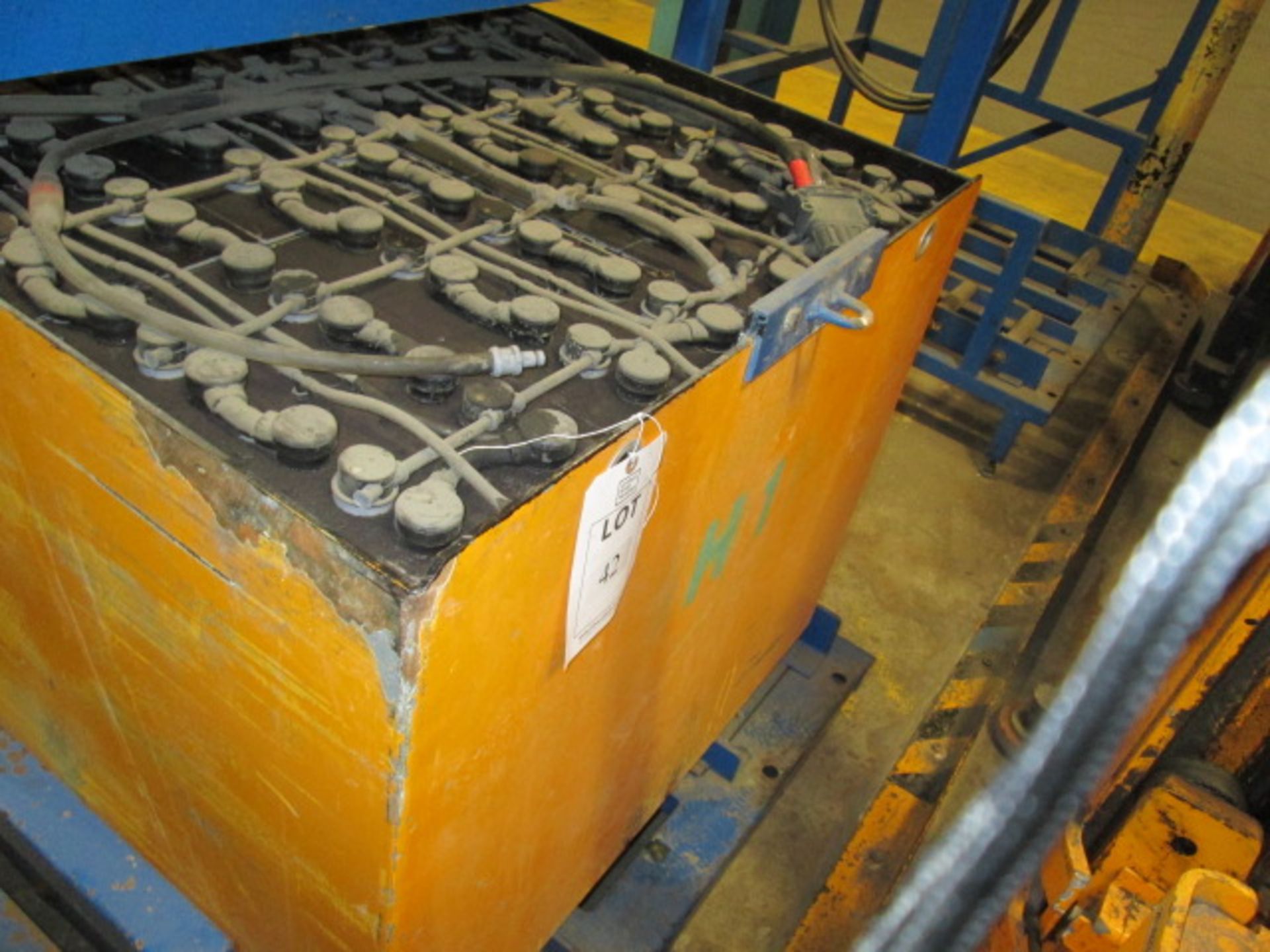 Fork lift Battery in case fits ETV WB40xczh6 (Carriage not included) - Image 2 of 3