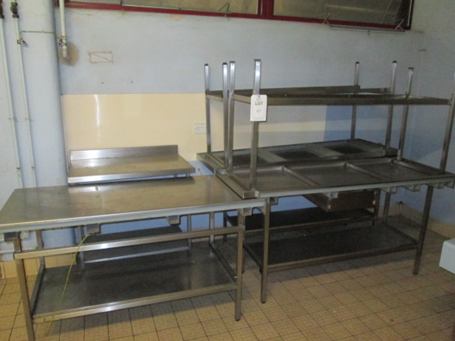 9 - assorted stainless steel prep benches with undershelves, 2 deep twin bowl stainless steel wash - Image 6 of 10