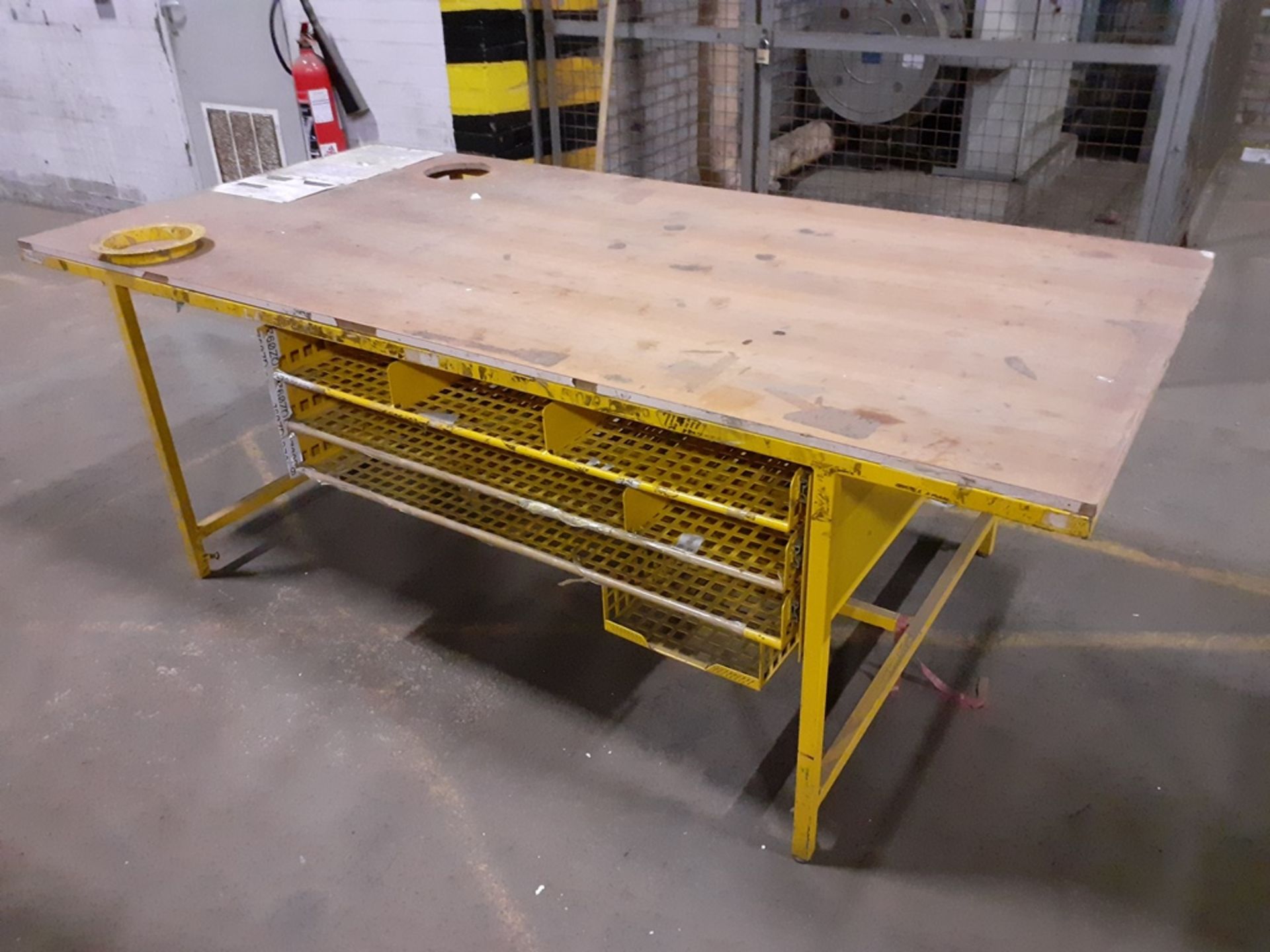 5 - Yellow metal framed work tables with under shelving - Image 5 of 5