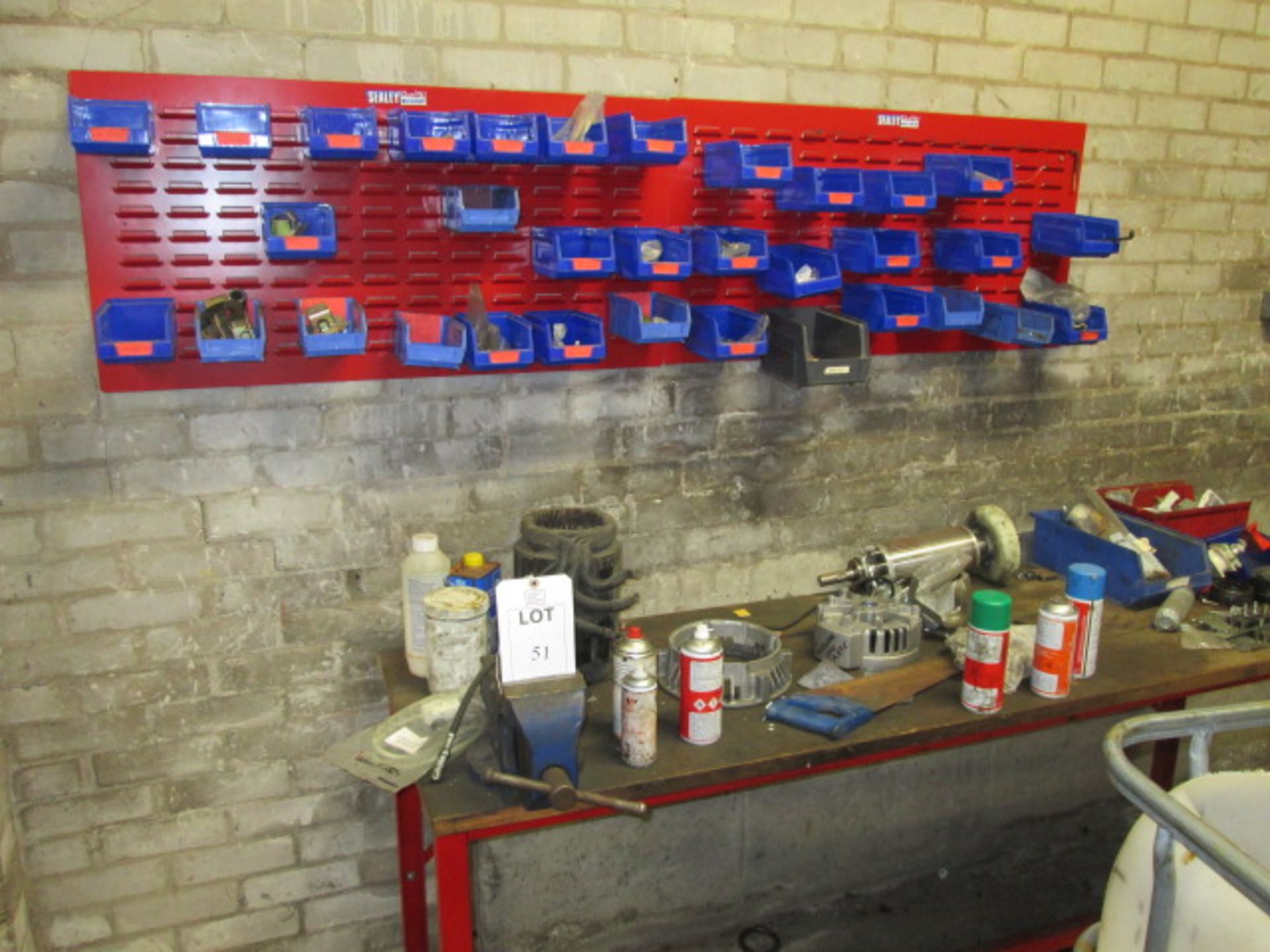 Red steel workbench with vice and contents - 2 red Lin bin racks with contents and lin bins