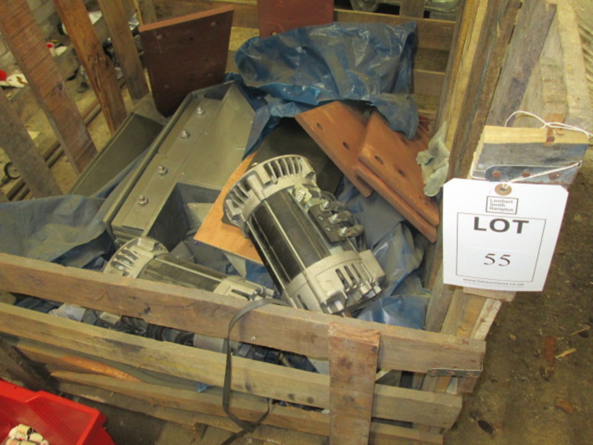 Contents of crate containing waste metal & spare motors - Image 4 of 4