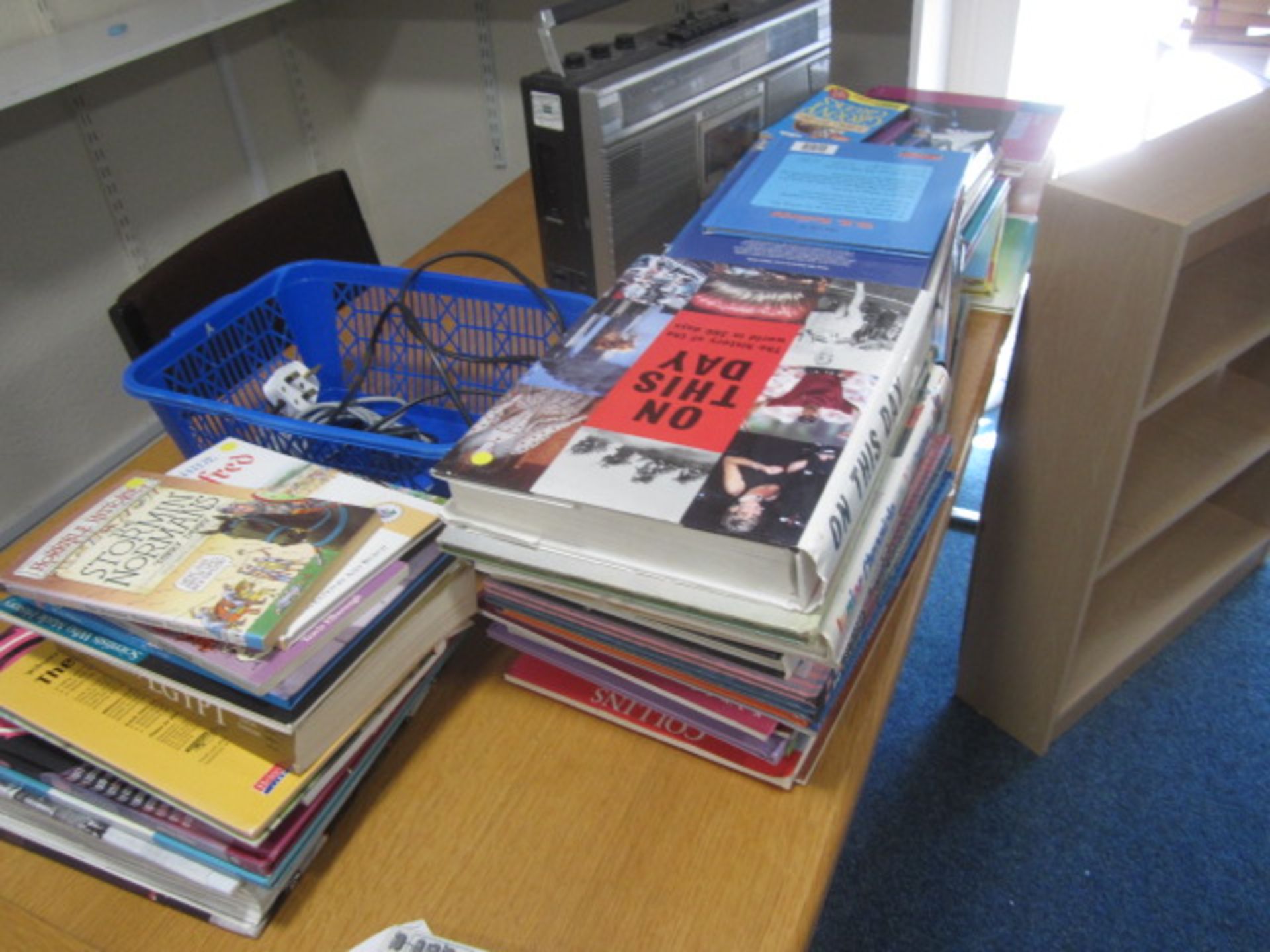 Loose contents of History GR (CF10) including desk, bookcase, table, pens, ring binder etc., - Image 6 of 7