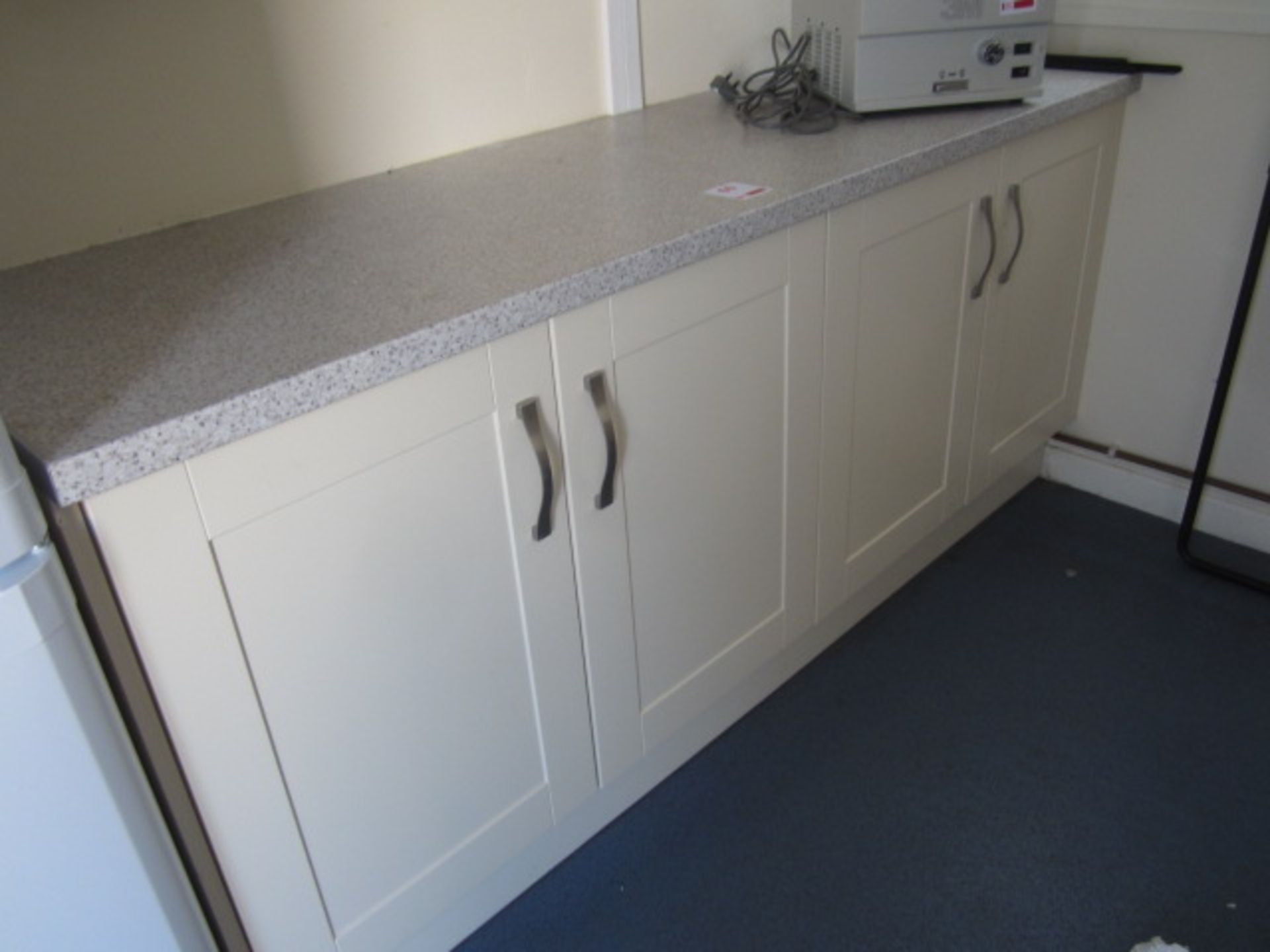 Kitchen suite comprising:,2 x 1000mm base units,1 x 1000mm wall units,with laminate work top - - Image 3 of 3