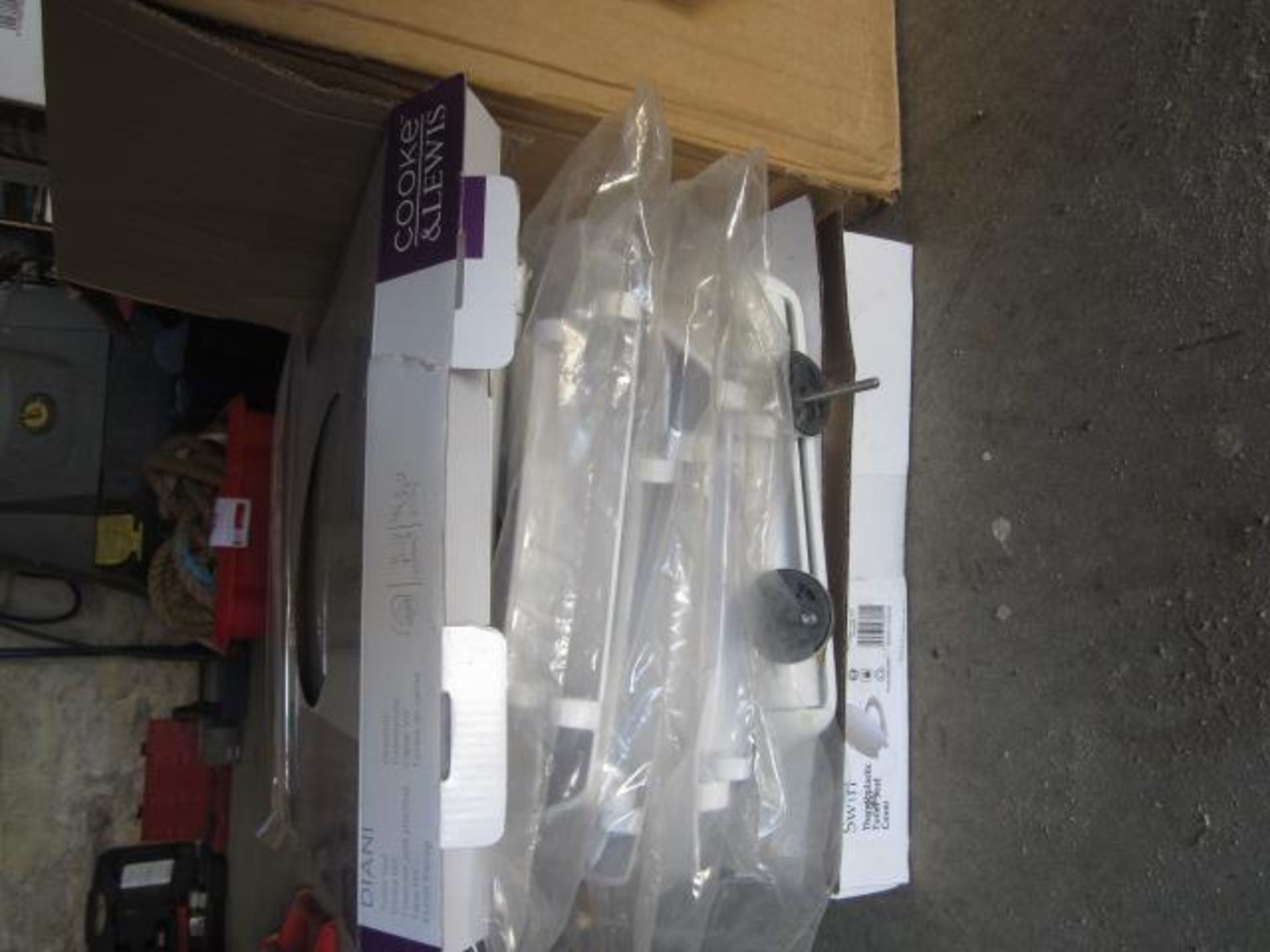 Assorted toilet seats and toilet roll holders,Located at main school,** Located at Shapwick - Image 5 of 5