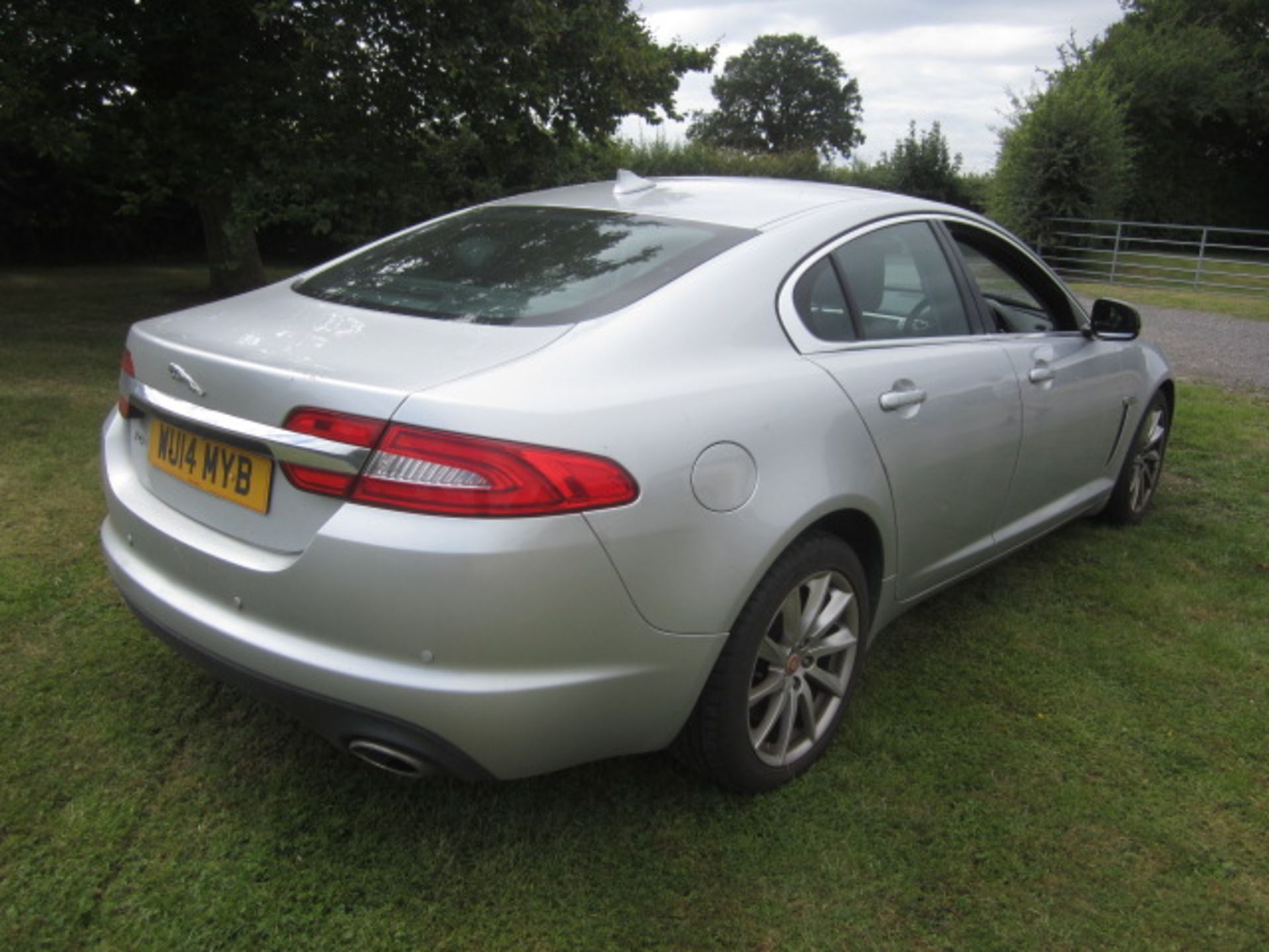 Jaguar XF Luxury 2.2D 200bhp Auto 4 door saloon.Registration: WU14 MYB. Recorded mileage: 97,979. - Image 4 of 22