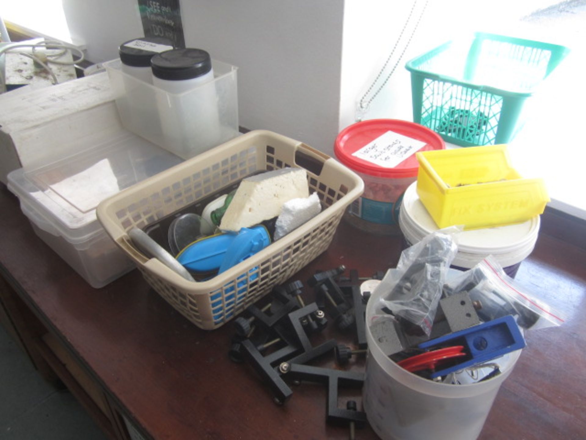 Assorted chemistry and science equipment including pestle and mortars, jugs, petri disks, slide - Image 12 of 15