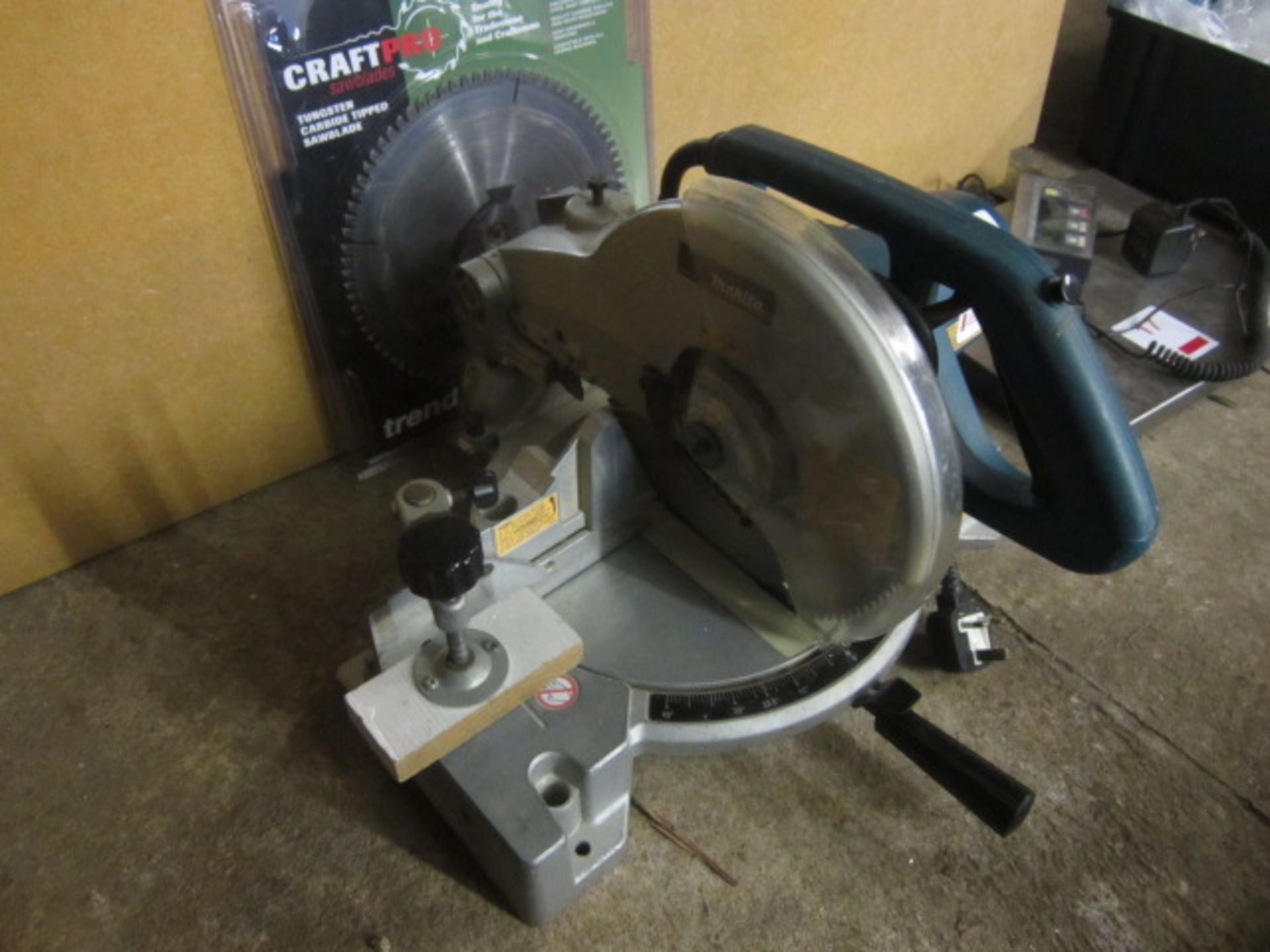 akita LS104 mitre chop saw, 240v with spare blade** Located at Stoneford Farm, Steamalong Road, Isle - Image 2 of 2