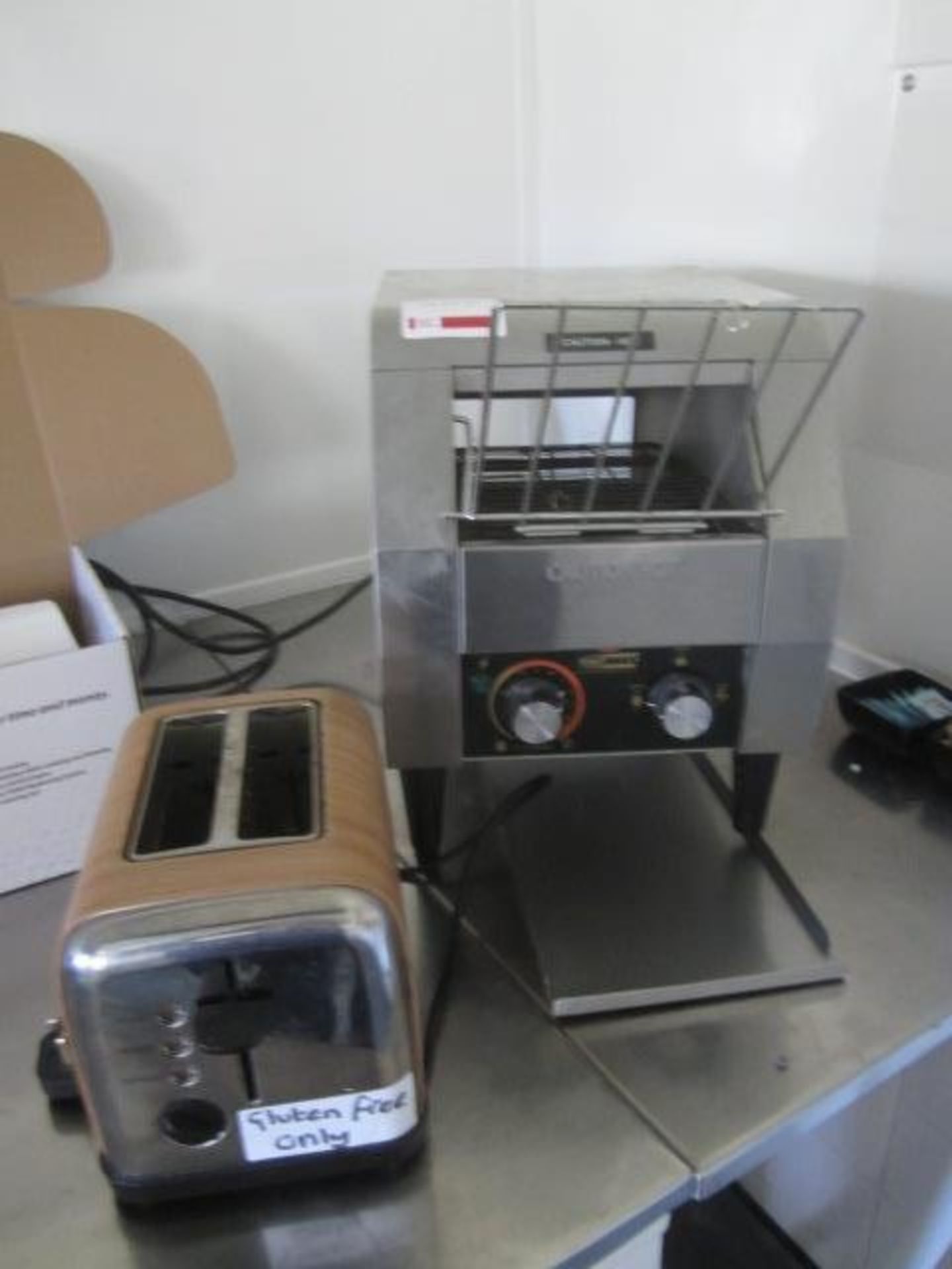 Toastmaster electric conveyor toaster - front leg in need of attention, 2 slice toaster,Located at