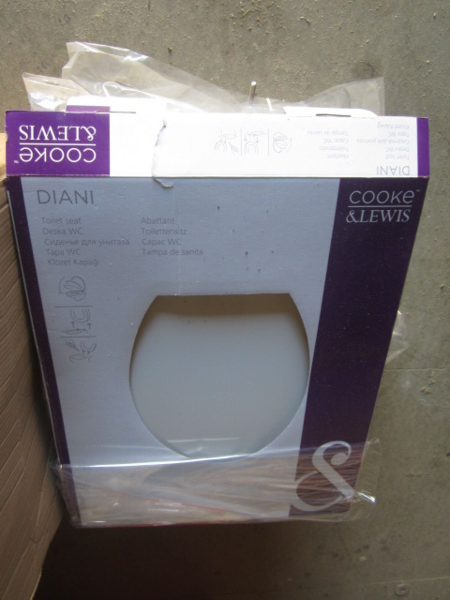 Assorted toilet seats and toilet roll holders,Located at main school,** Located at Shapwick - Image 4 of 5