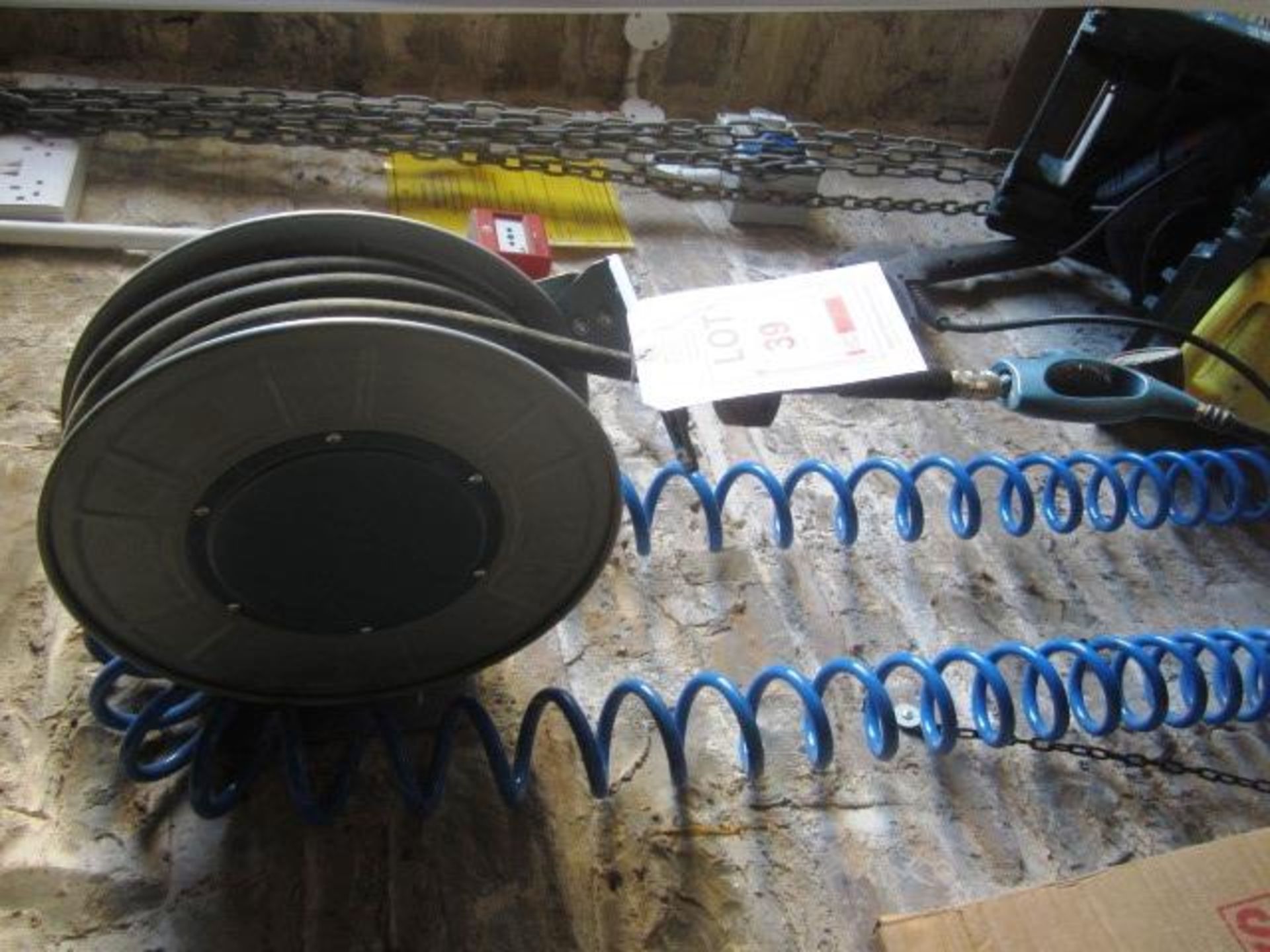 Erbauer wall mounted 15m x 3/8" air hose reel and air line,Located at main school,** Located at - Image 2 of 3