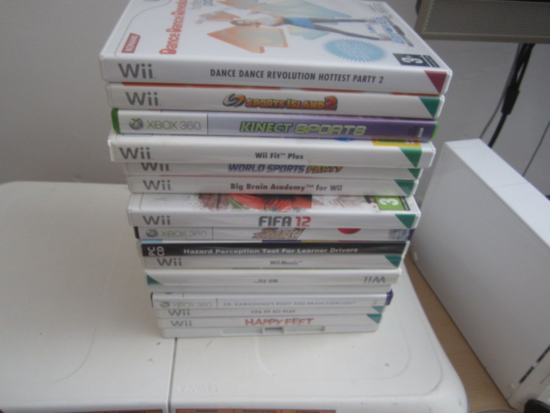 Xbox 360, Xbox connect, Xbox controller, Wii console, Wii active board, various Wii games, - Image 5 of 8