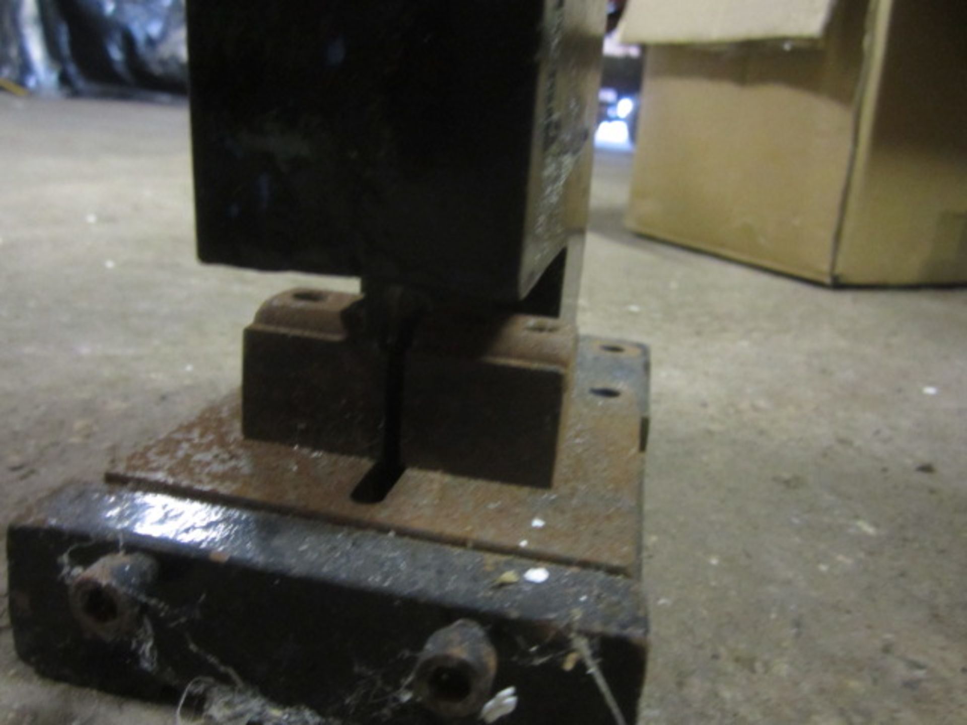 Unbadged manual bench top guillotine** Located at Stoneford Farm, Steamalong Road, Isle Abbotts, - Image 2 of 2