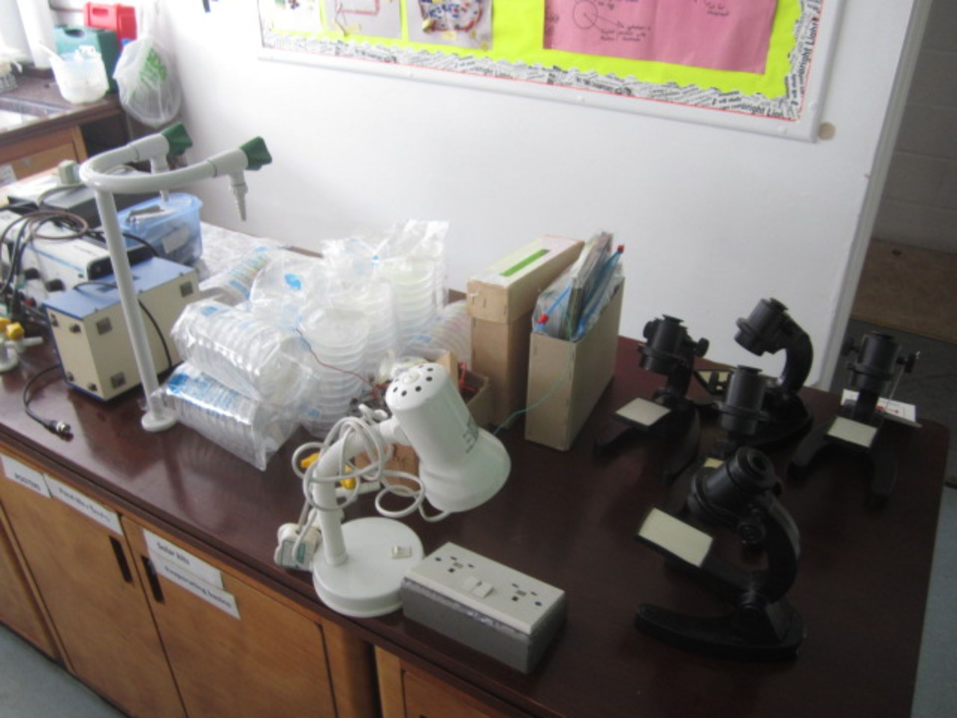 Assorted chemistry and science equipment including pestle and mortars, jugs, petri disks, slide - Image 7 of 15