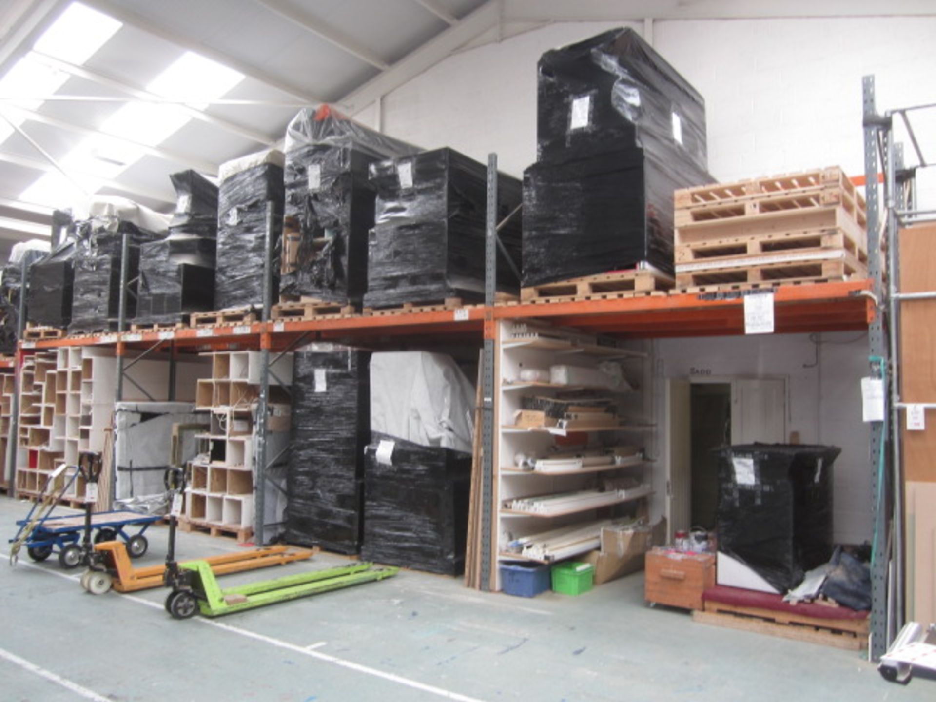 Five bays of orange & grey adjustable boltless pallet racking, 3200 x 900 x 4040mm (excludes