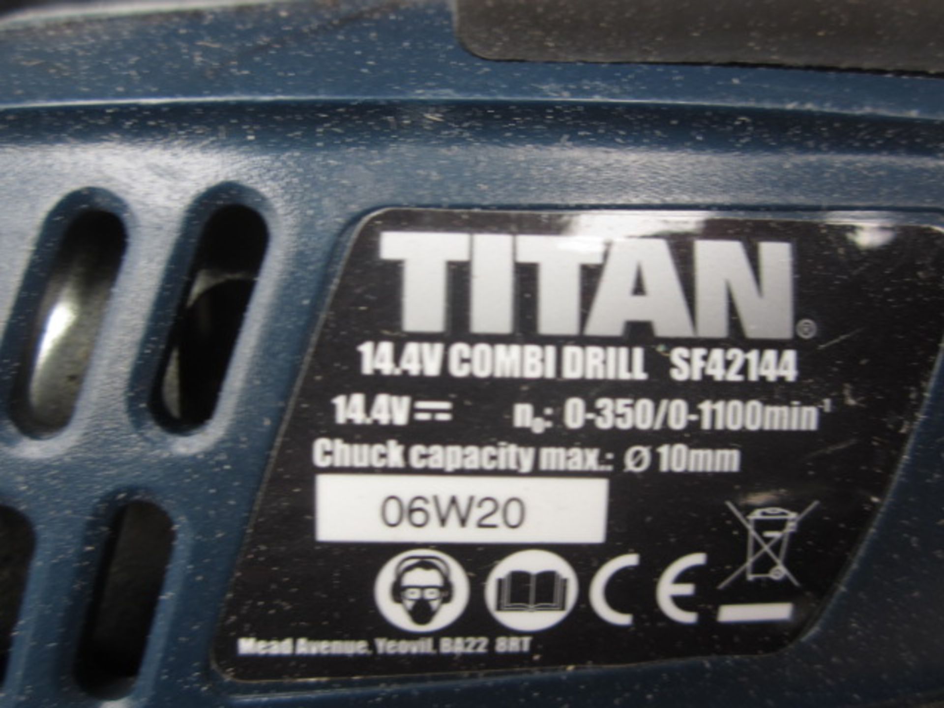 Titan SF42144, 14.4V cordless drill, charger & carry case, serial no. 06W20 - Image 2 of 2