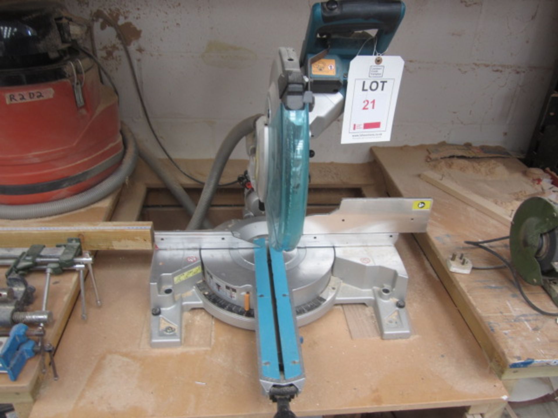 Makita DXT LS1216 bench top compound mitre saw with fan extractor, blade diameter 305mm, serial - Image 4 of 5