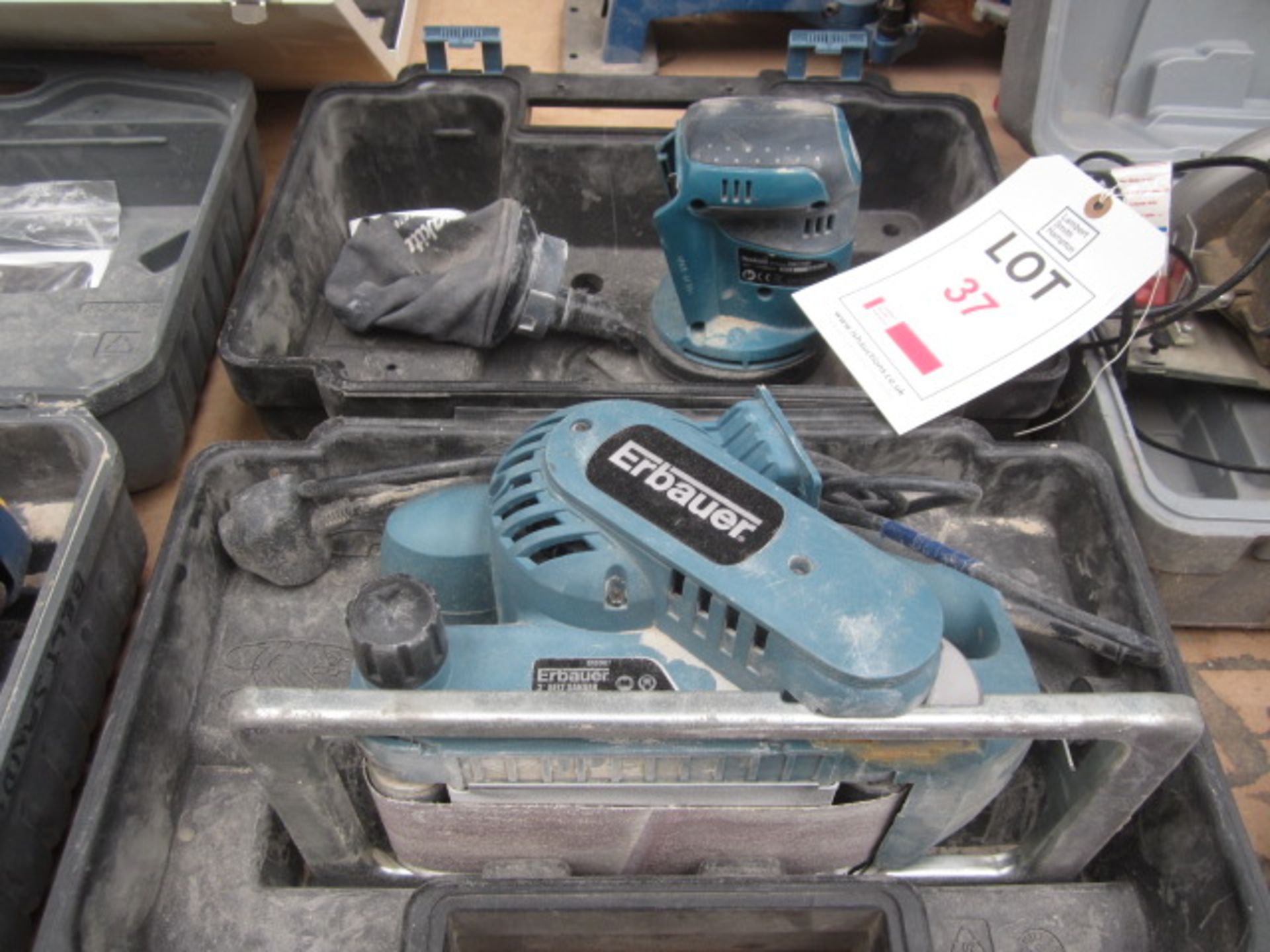 Erbauer ERB907 3" belt sander, serial no. 06W20, carry case and a Makita DB0180 18v disc sander (