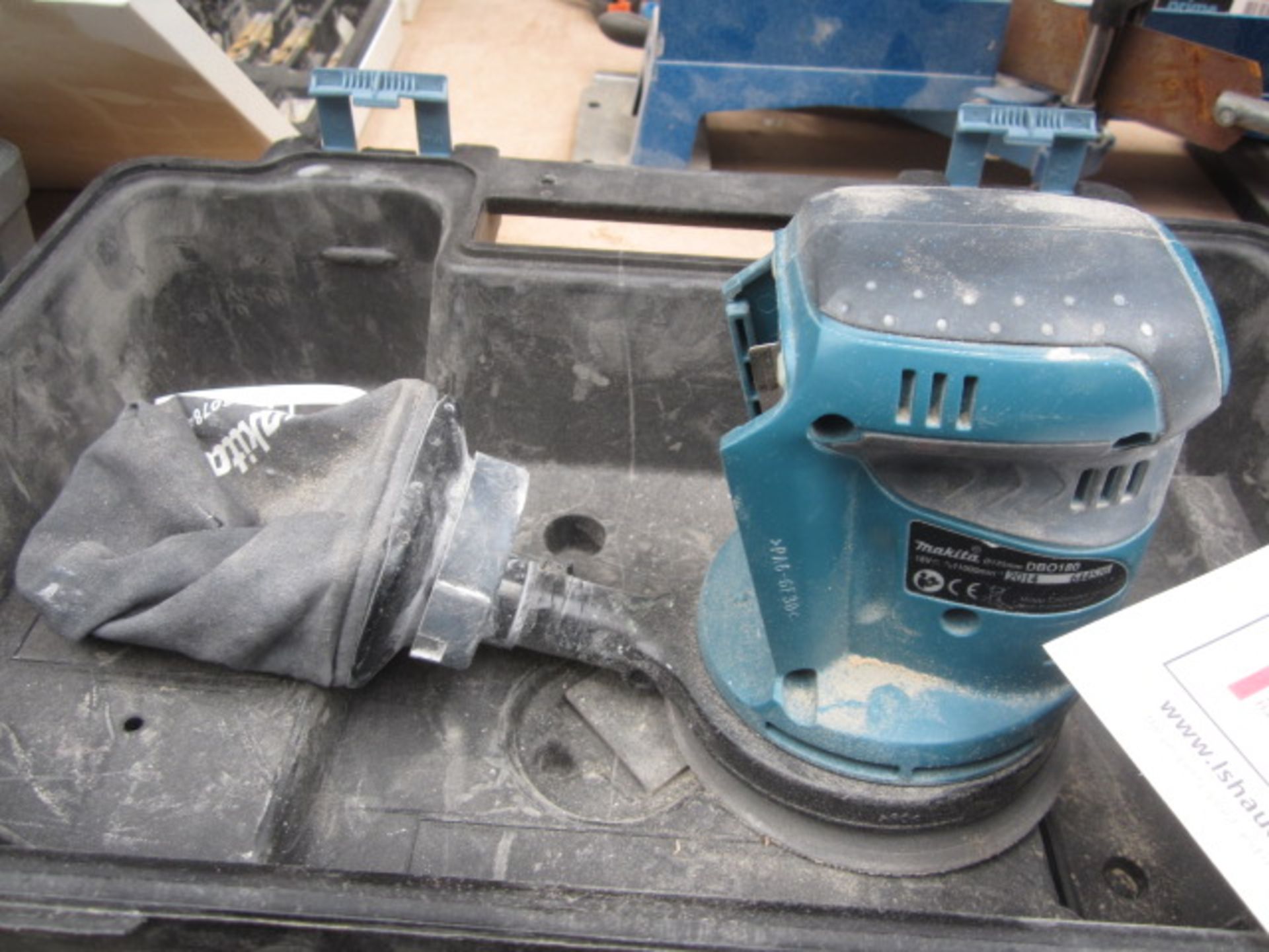 Erbauer ERB907 3" belt sander, serial no. 06W20, carry case and a Makita DB0180 18v disc sander ( - Image 2 of 4