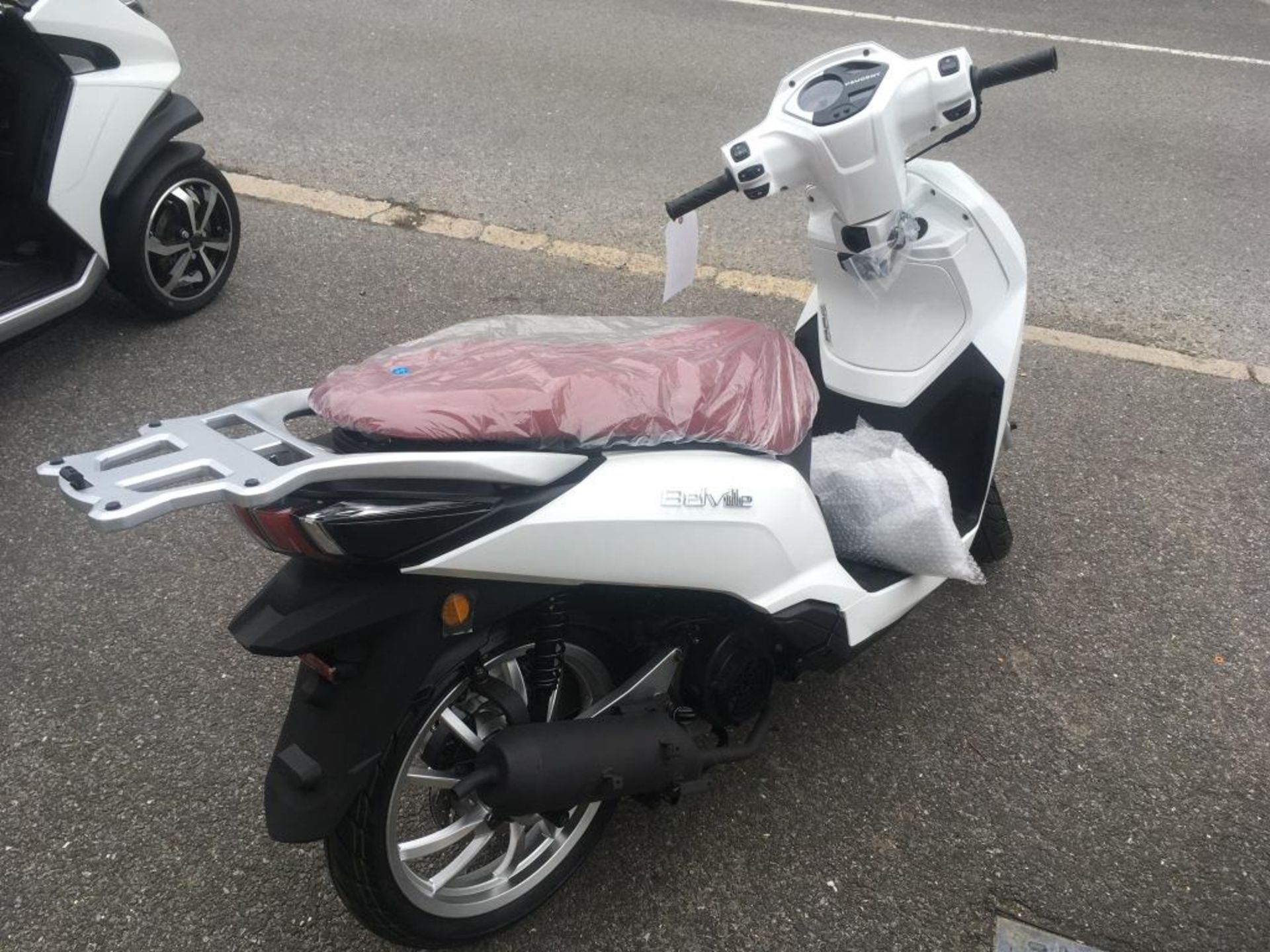 Peugeot Belville 200 Allure moped, Unregistered and no certificate of conformity held, VIN: - Image 3 of 10