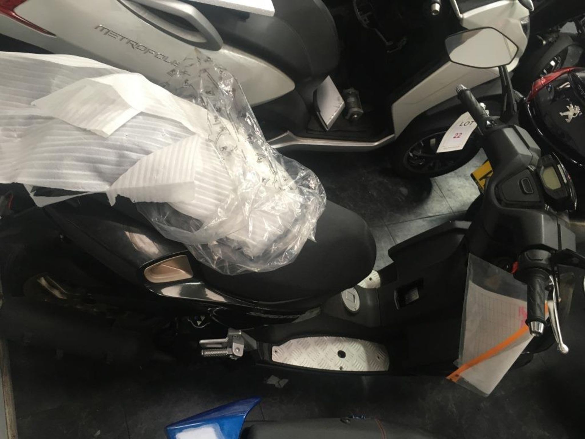 Peugeot Speedfight 4 125 LC moped VIN: VGAF2AGJAGJ000019 (spares or repair, cannot be registered) - Image 2 of 5