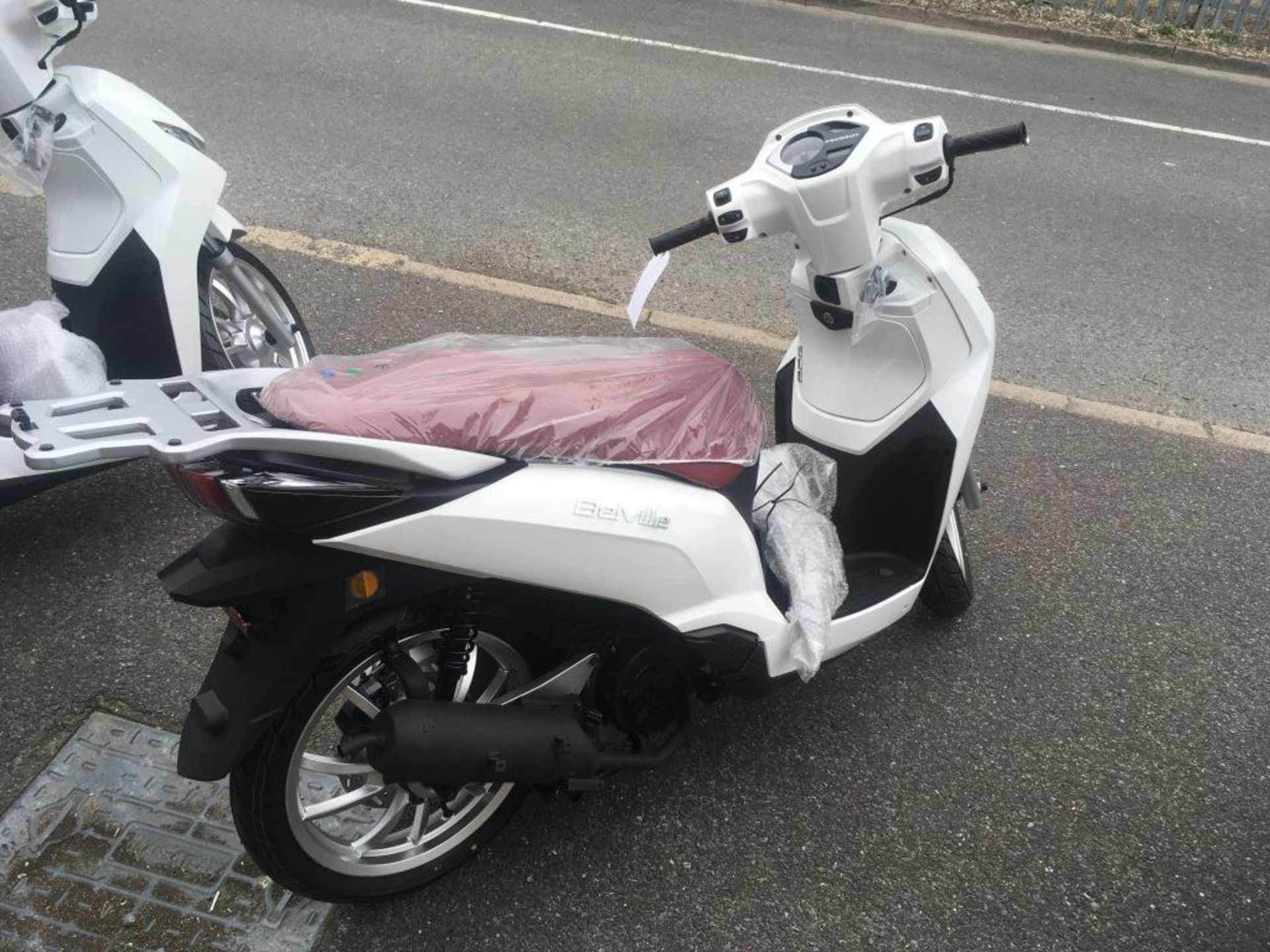 Peugeot Belville 200 Allure moped, Unregistered and no certificate of conformity held, VIN: - Image 3 of 8