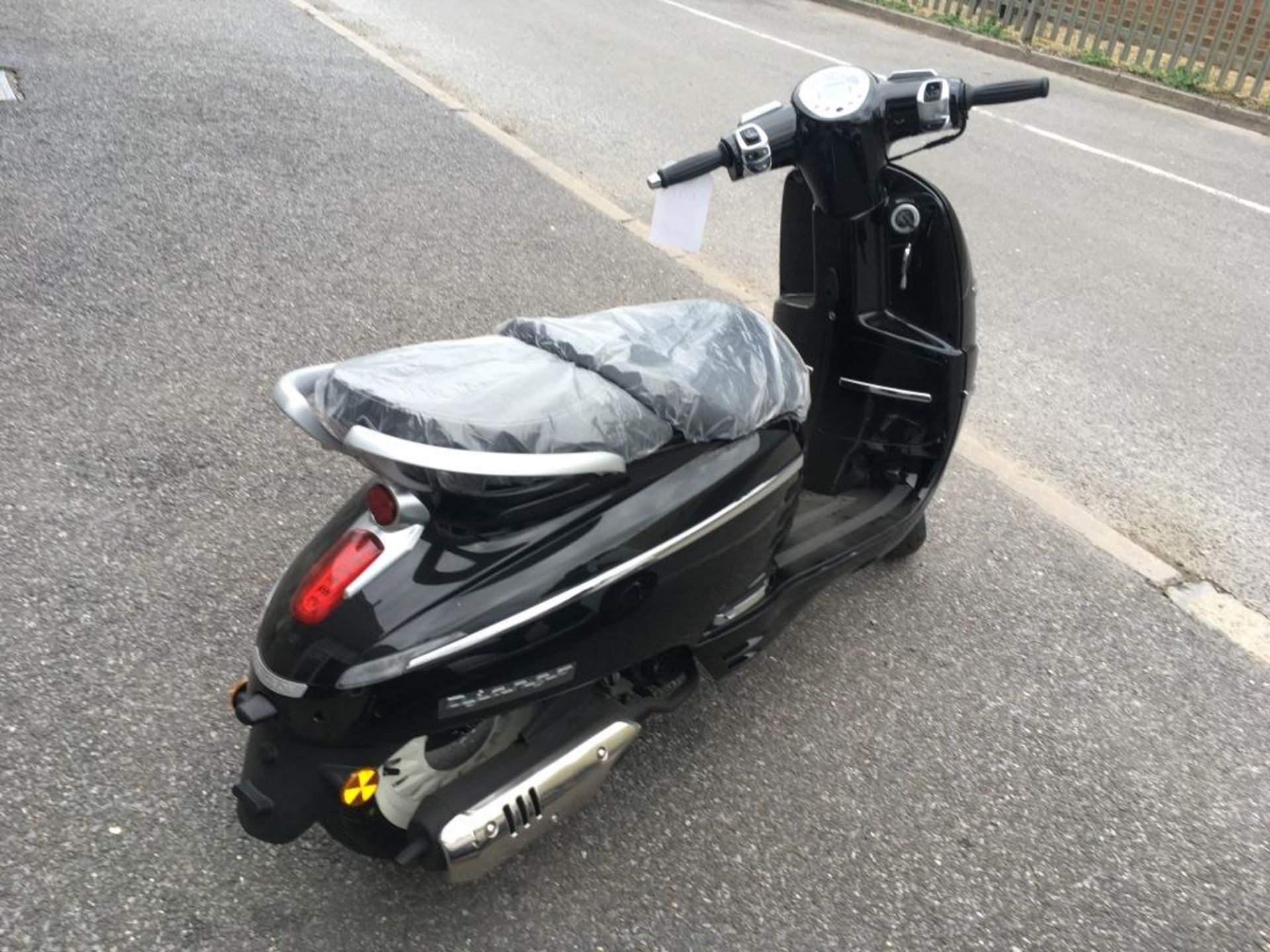 Peugeot Django 125 Heritage moped, Unregistered and no certificate of conformity held, VIN: - Image 3 of 9