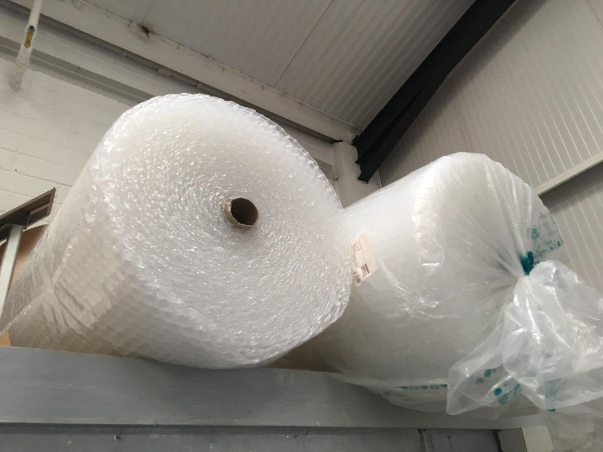 A quantity of cardboard and bubble wrap - Image 2 of 2