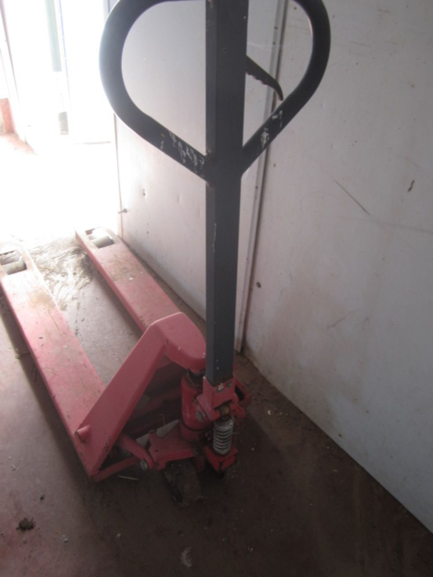 Hydraulic pallet truck - for spares or repair - Image 2 of 2