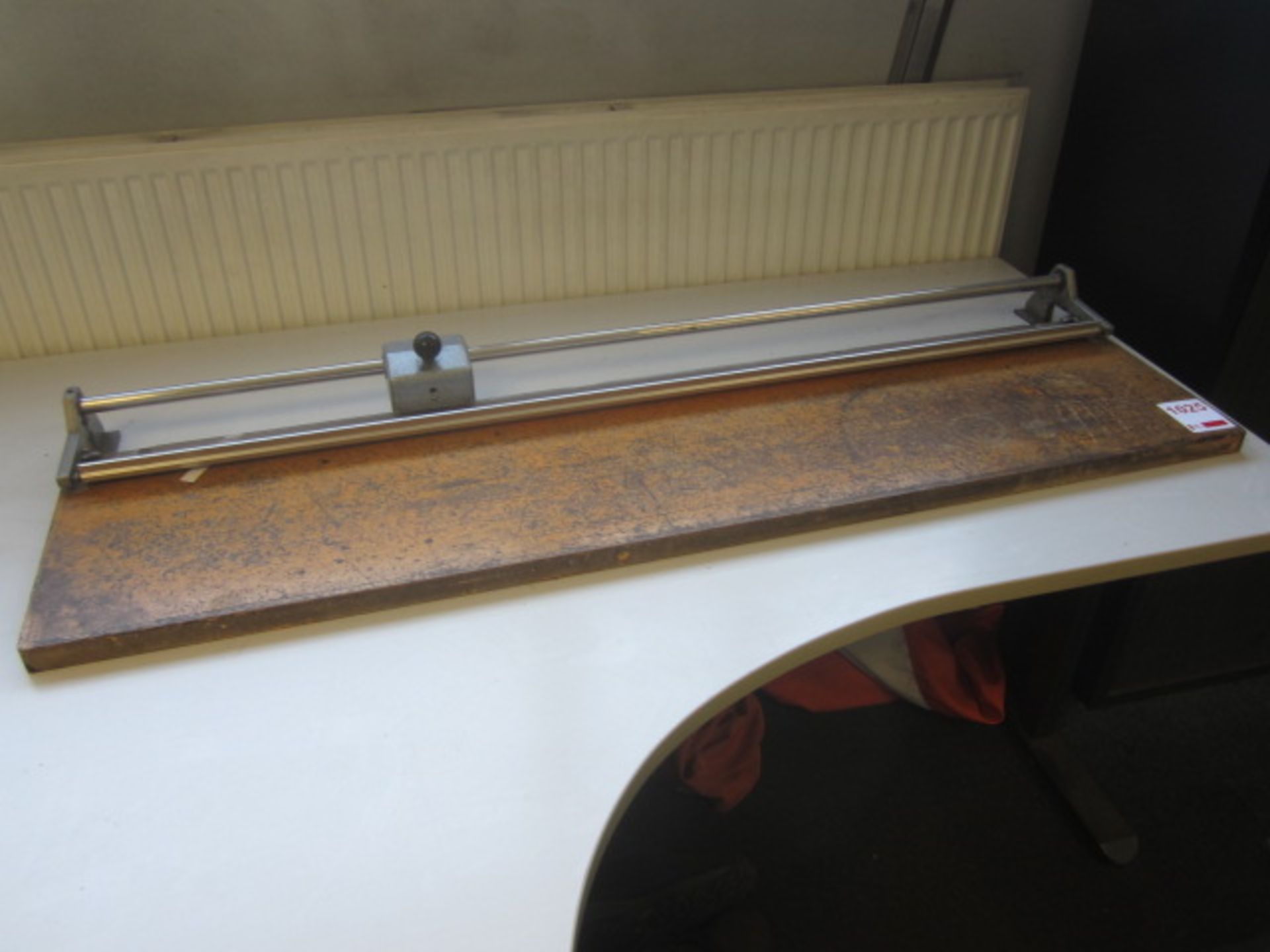 Unbadged paper guillotine