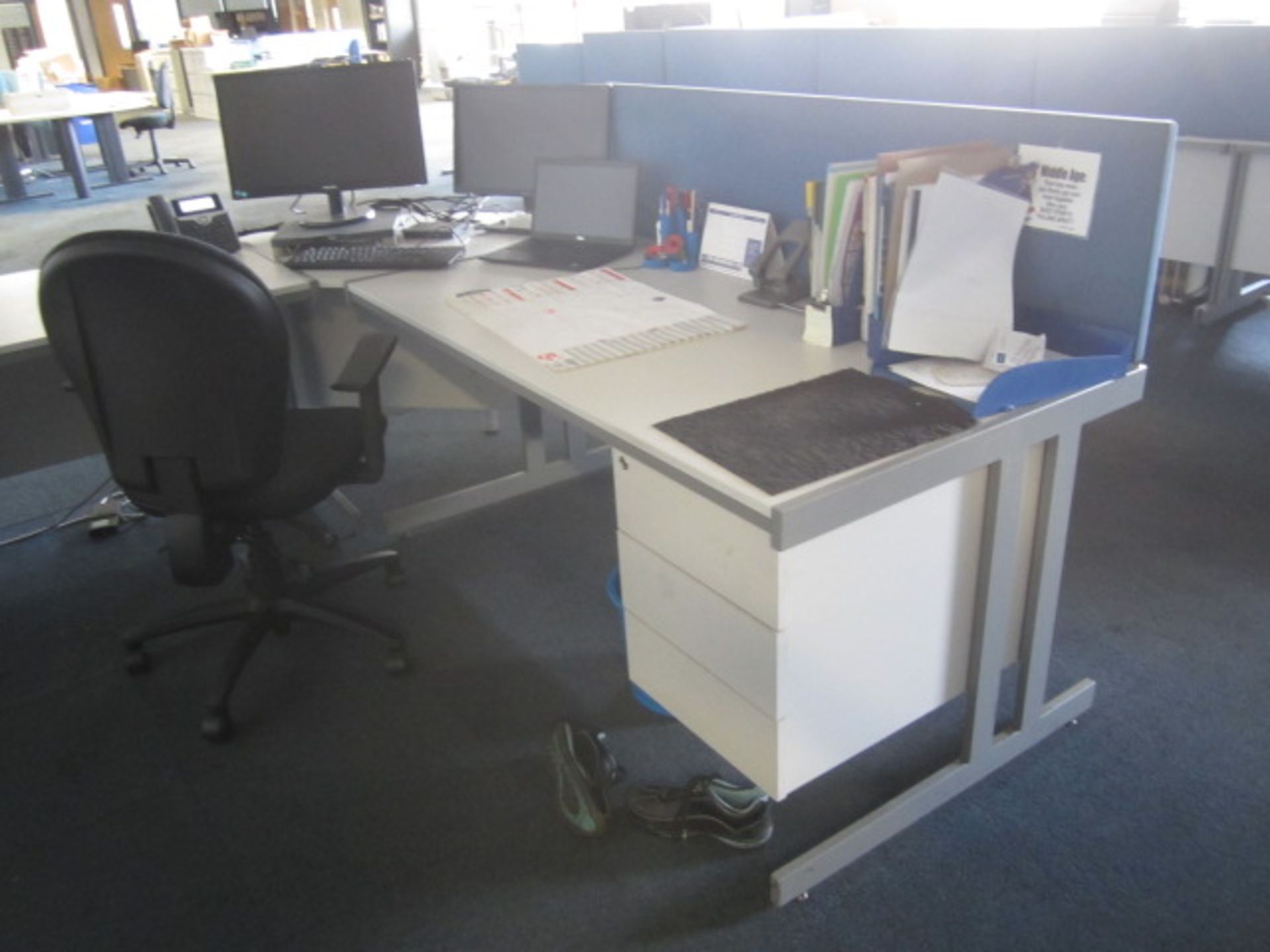 Grey melamine 4 section workstation with built in pedestal, undercounter pedestal, upholstered - Image 2 of 3