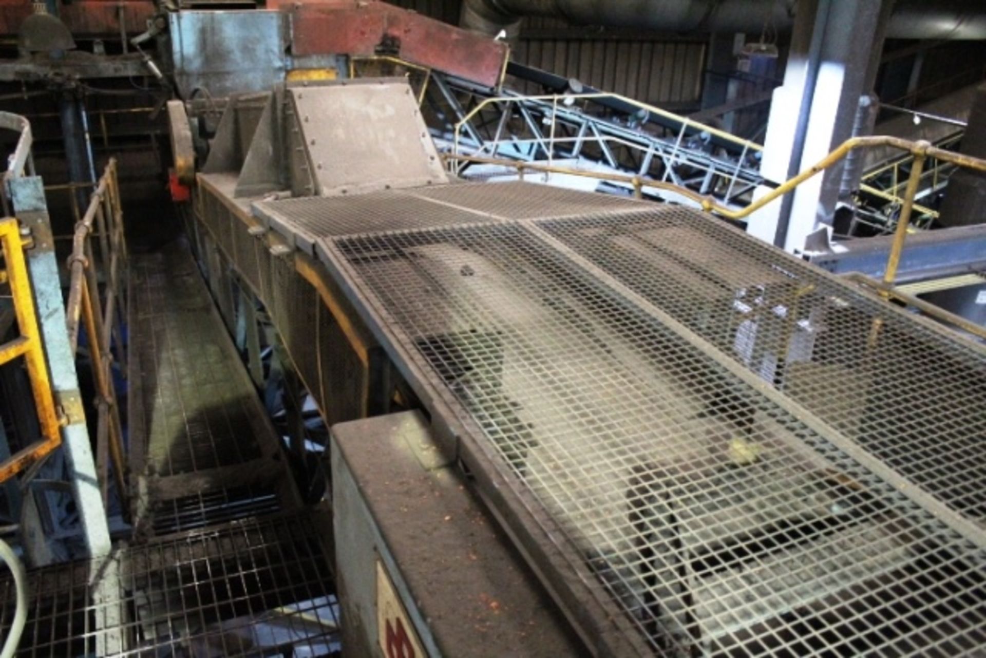 Orthos horizontal belt sand conveyor, approx 0.9 x 10m, to moulding machine silos (Should you wish a - Image 3 of 4