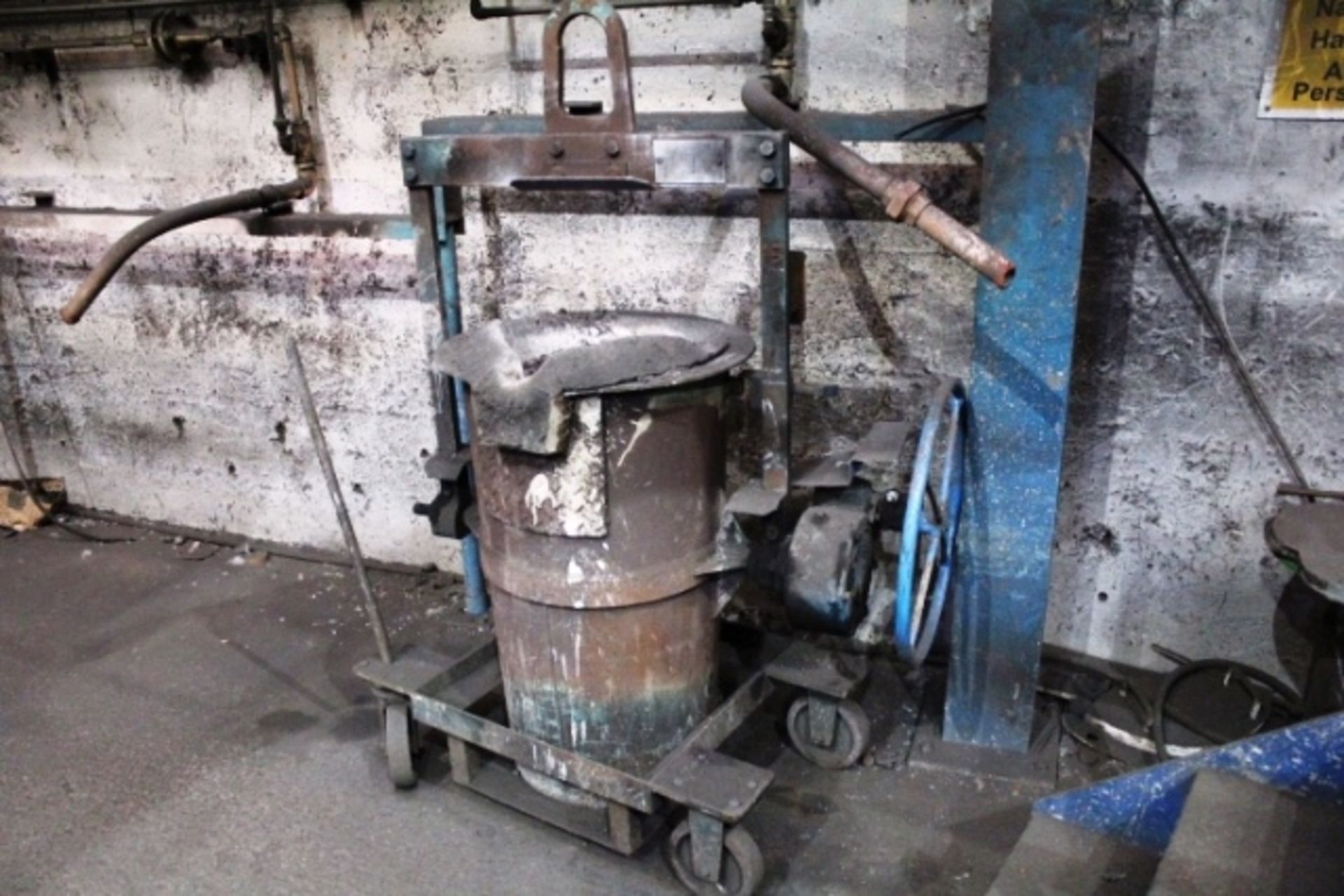 Four mobile fitting molten metal pouring ladles/pots (Should you wish a quotation for lift out of - Image 4 of 4