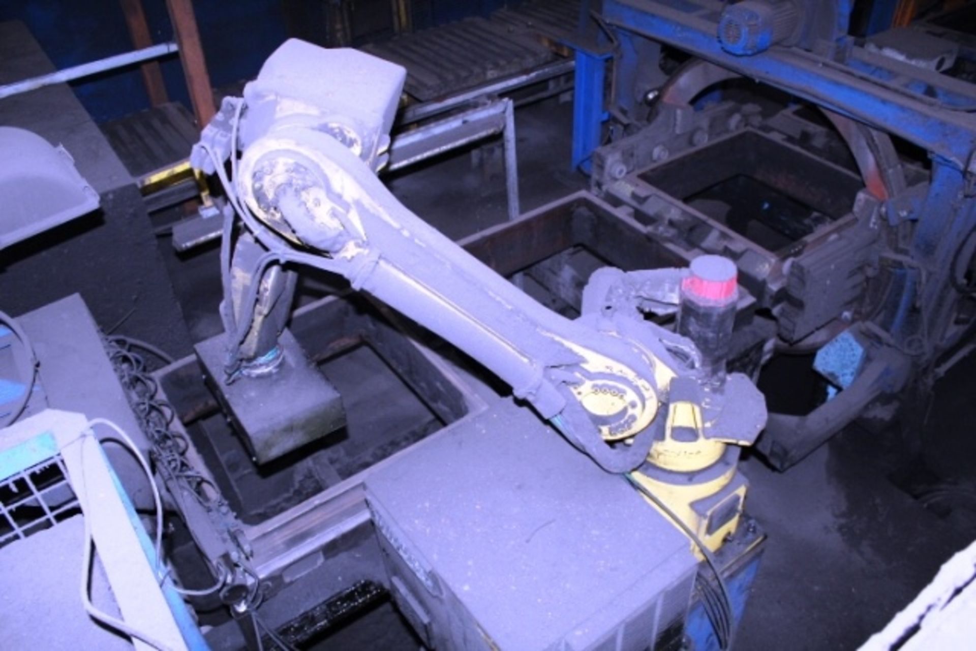 Fanuc Robot multi axis robot with controller (Please Note: Should you wish a quotation for lift out