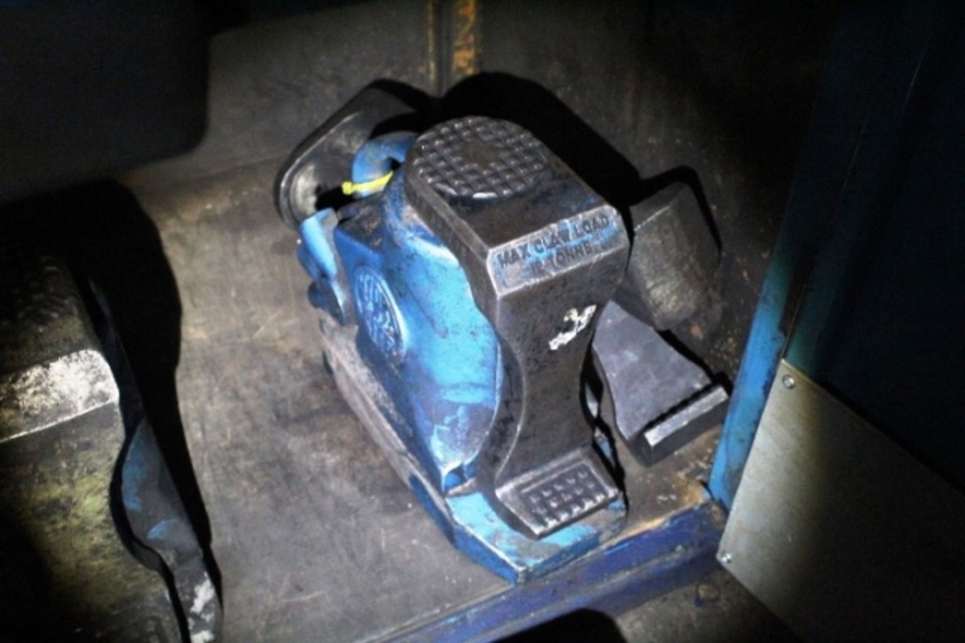 Three Tangye hydraulic jacks, 30 tonne capacity with claws, two Tangy hydralite 6.5 tonne jacks and - Image 4 of 5