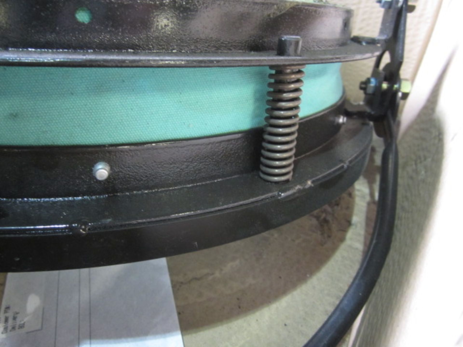 Unbadged sealer gear - Image 2 of 2