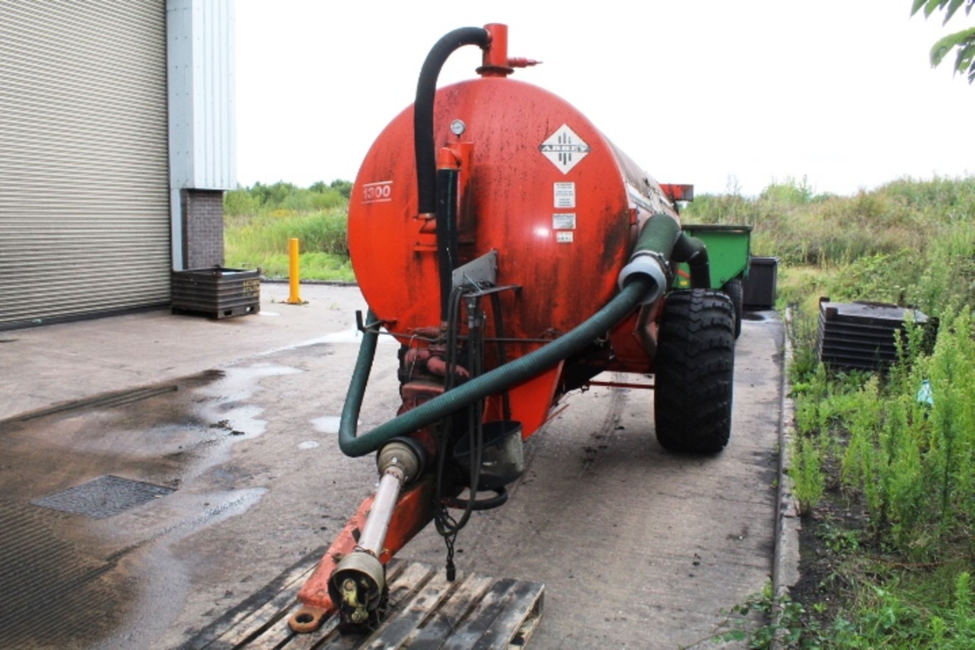 Abbey 1300 PTO driven twin axle bowser, serial no. 42569 (2006), gross weight 8400kg, unladen weight - Image 4 of 5