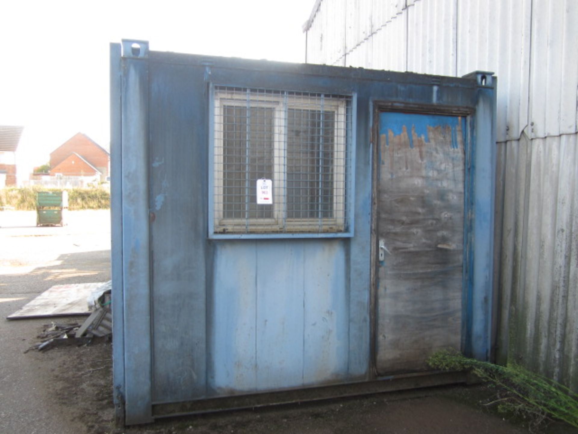 Jackleg anti vandal site office with six windows, single door, approx. size 6 x 2.5m - Bild 2 aus 4