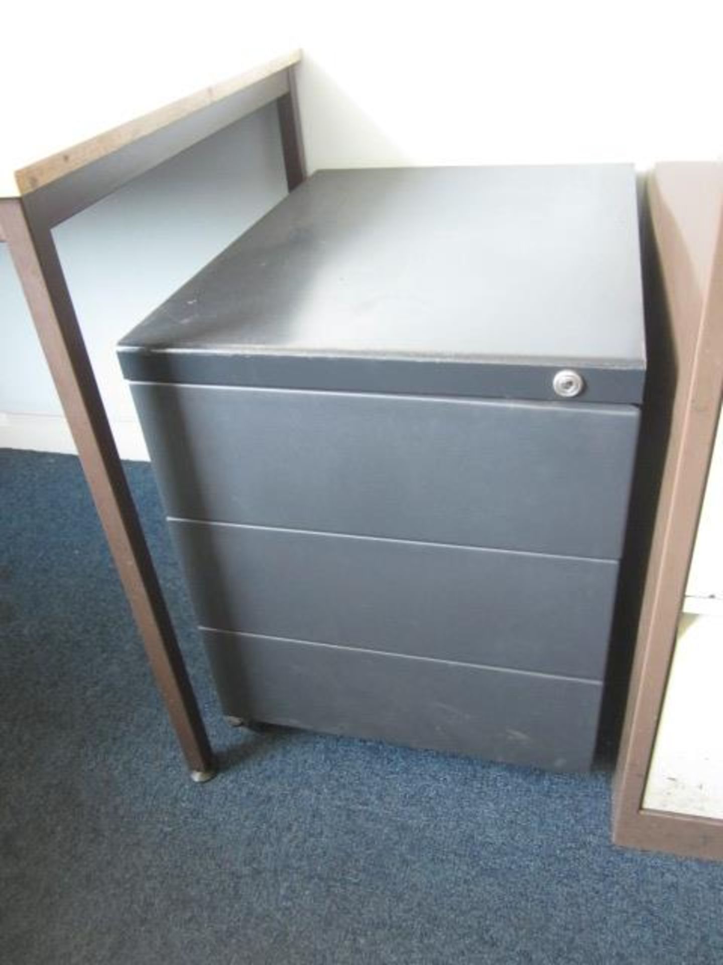 Grey melamine corner workstation with extension, 3 drawer pedestal unit, leatherette swivel chair, - Image 4 of 5