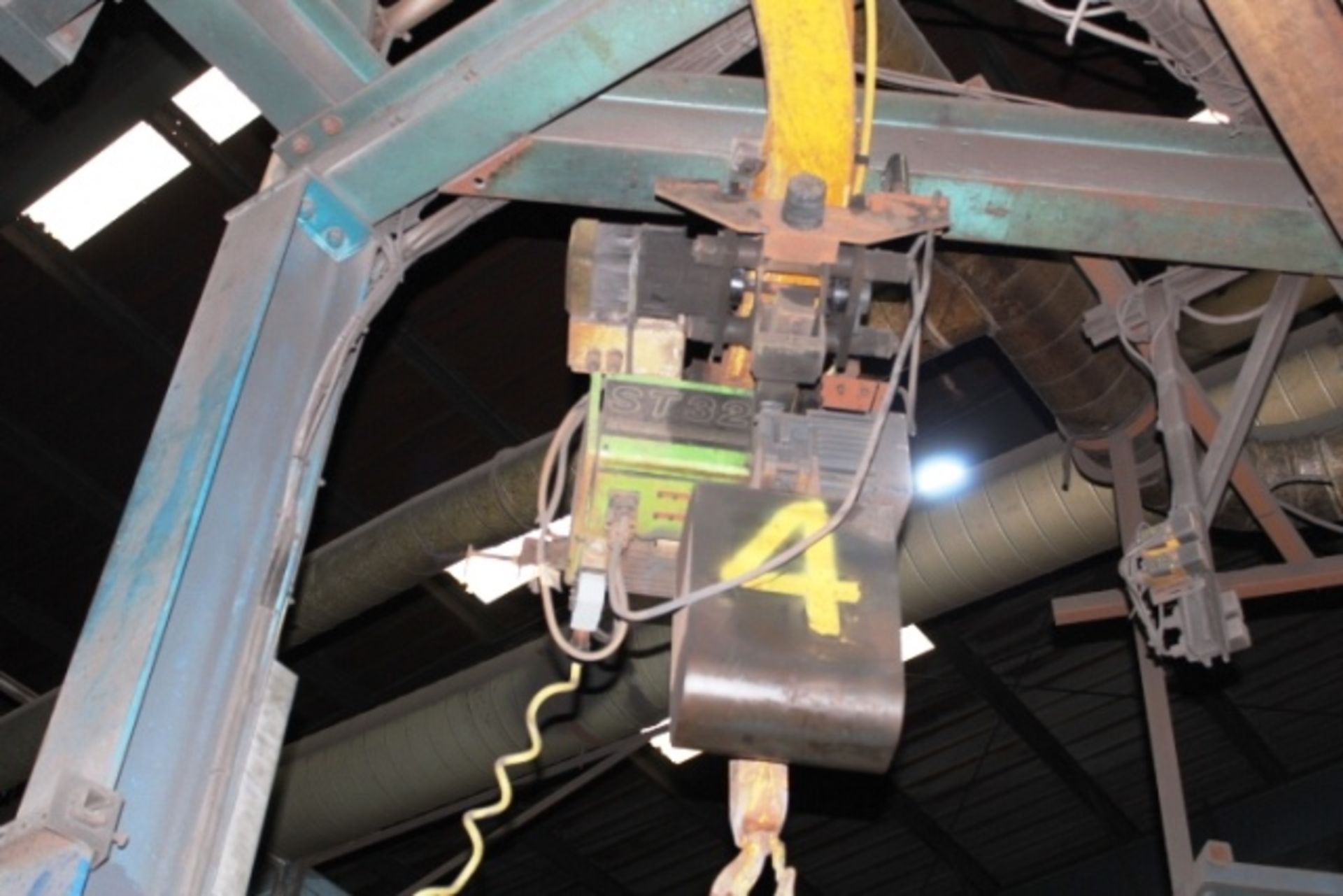 Unbadged chain hoist and pendant control, approx 3000kg, Please note: purchaser must ensure thorough - Image 3 of 4