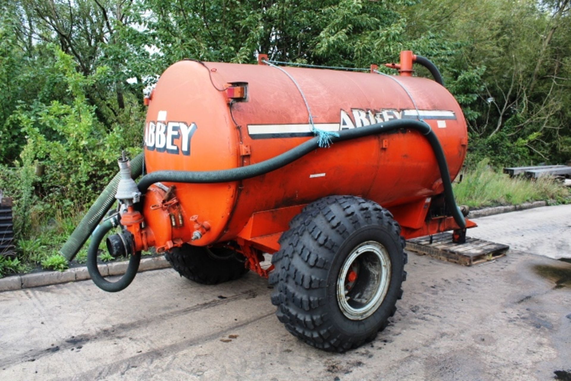 Abbey 1300 PTO driven twin axle bowser, serial no. 42569 (2006), gross weight 8400kg, unladen weight - Image 2 of 5