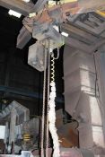 Unbadged chain hoist and pendant control, approx 3000kg, Please note: purchaser must ensure thorough