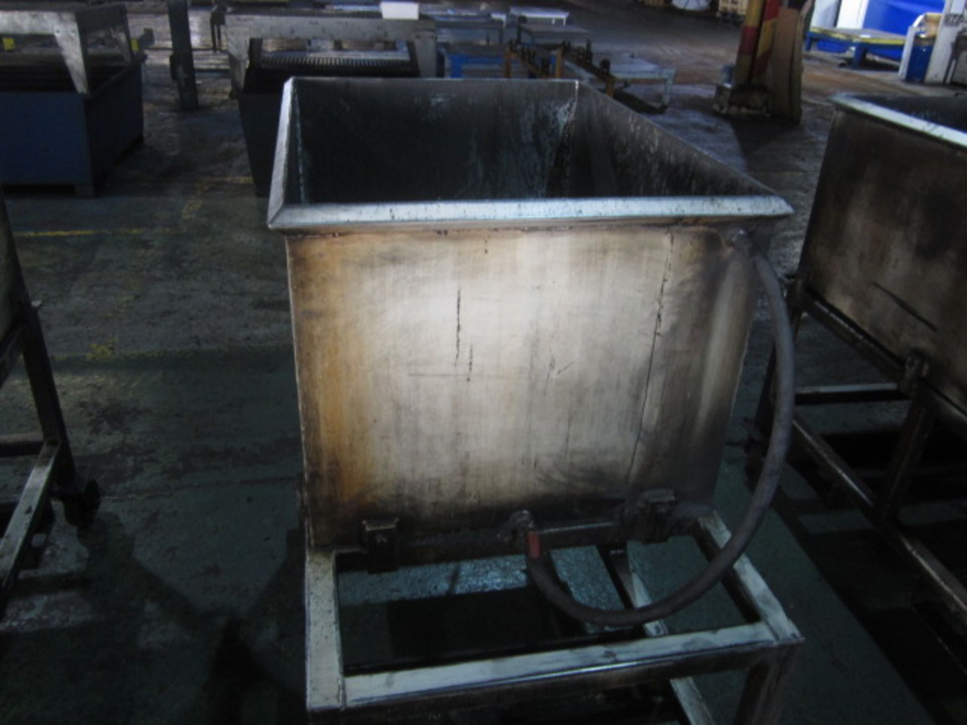 Swarf bin mounted on mobile stand, with outlet pipe, 1000 x 750mm - Image 2 of 2