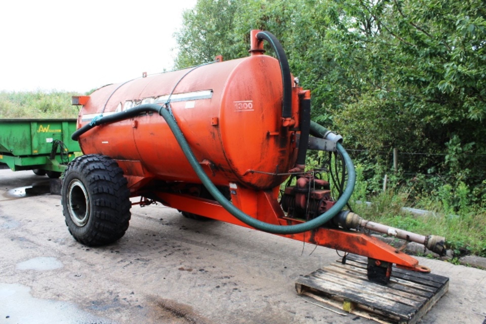 Abbey 1300 PTO driven twin axle bowser, serial no. 42569 (2006), gross weight 8400kg, unladen weight