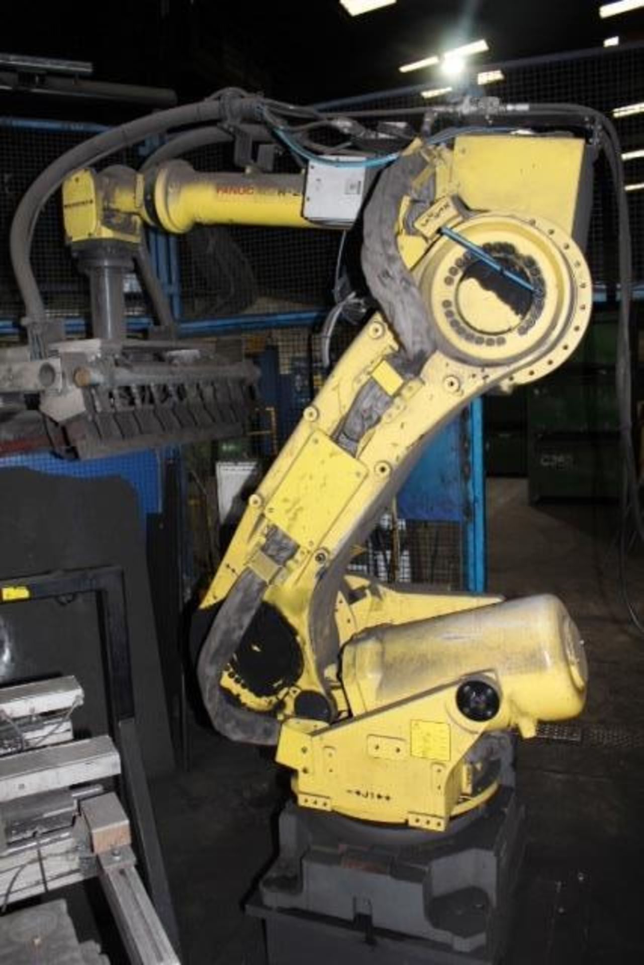 Fanuc Robot R200 ib/165F multi axle robot, fitted with magnetised picking attachment, serial no. - Image 4 of 7