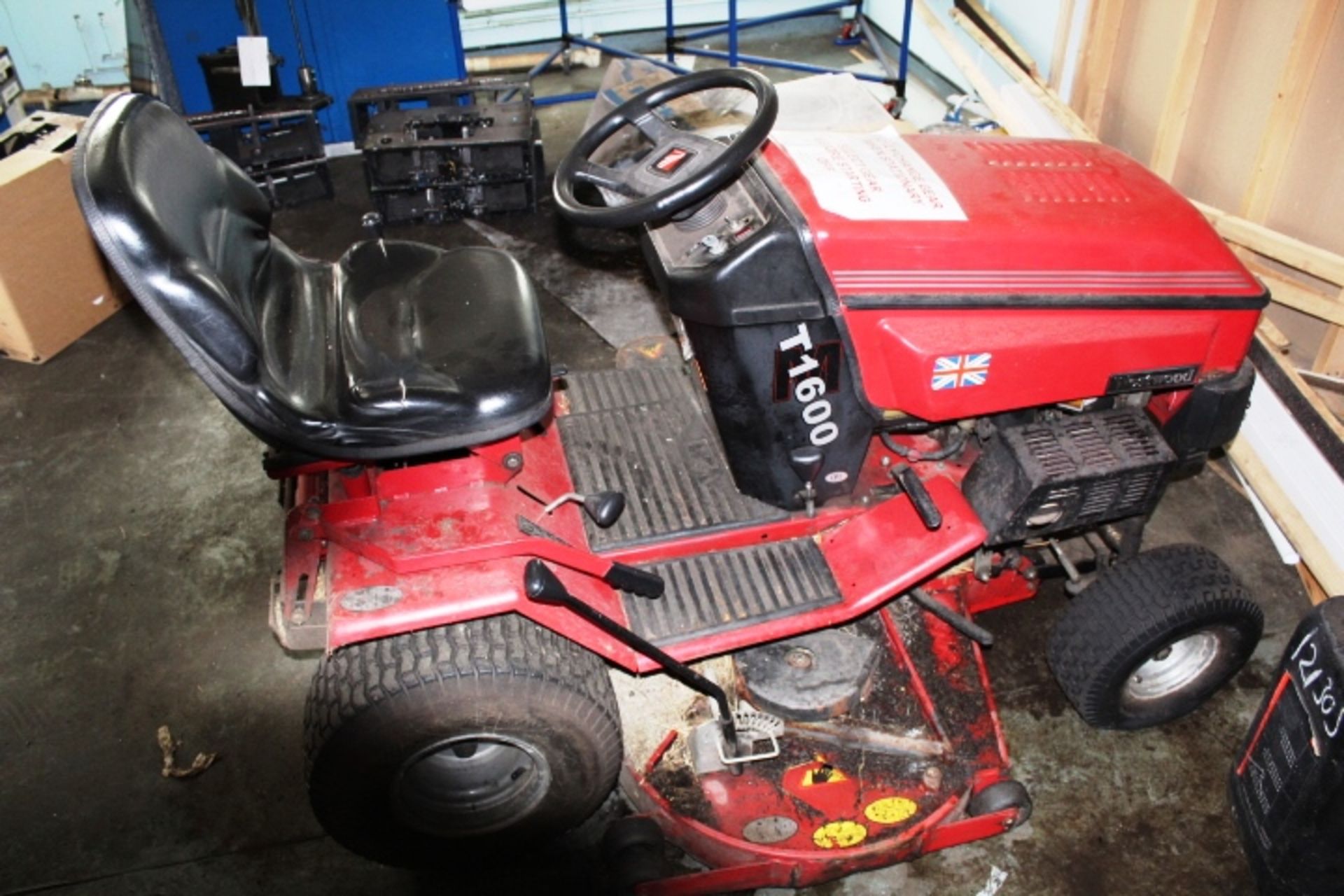 Westwood T1600 ride on lawn mower (1998) - Image 2 of 3